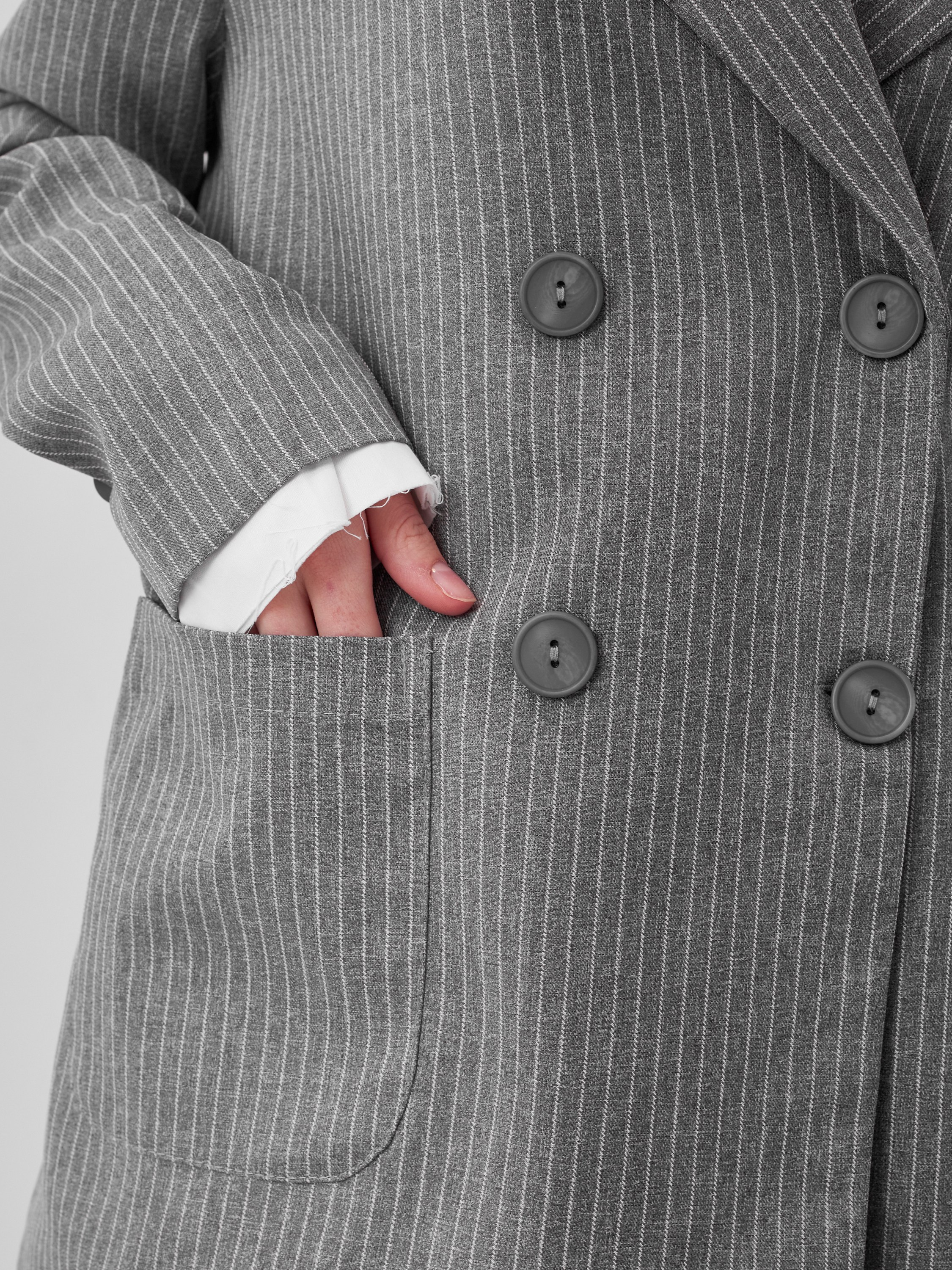 Фотосъемка костюма с юбкой пиджаком Екатеринбург Wildberries ВБ Ozon Озон фотосессия одежды Екб заказать цена фотосъемка товара WB костюмы. Фотограф Екатеринбург Анастасия Жерновская | Маркетплейсы и нейрофото