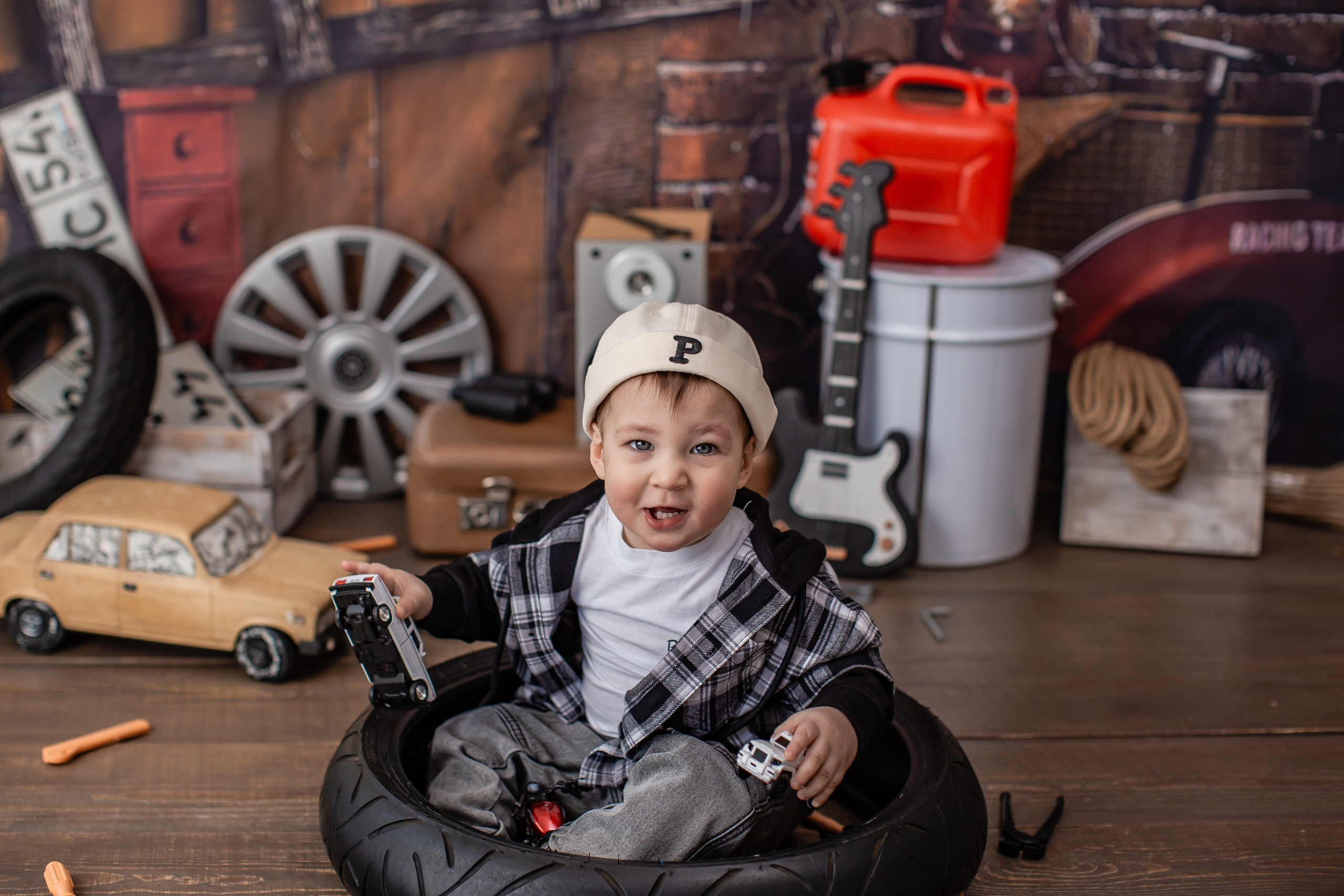 Фотодень " ГАРАЖ «(для 1-4 года) 20.09.26 г запись идёт. Детский семейный фотограф на первый годик город Новосибирск Дымова Светлана пакеты всё включено 1-3 года