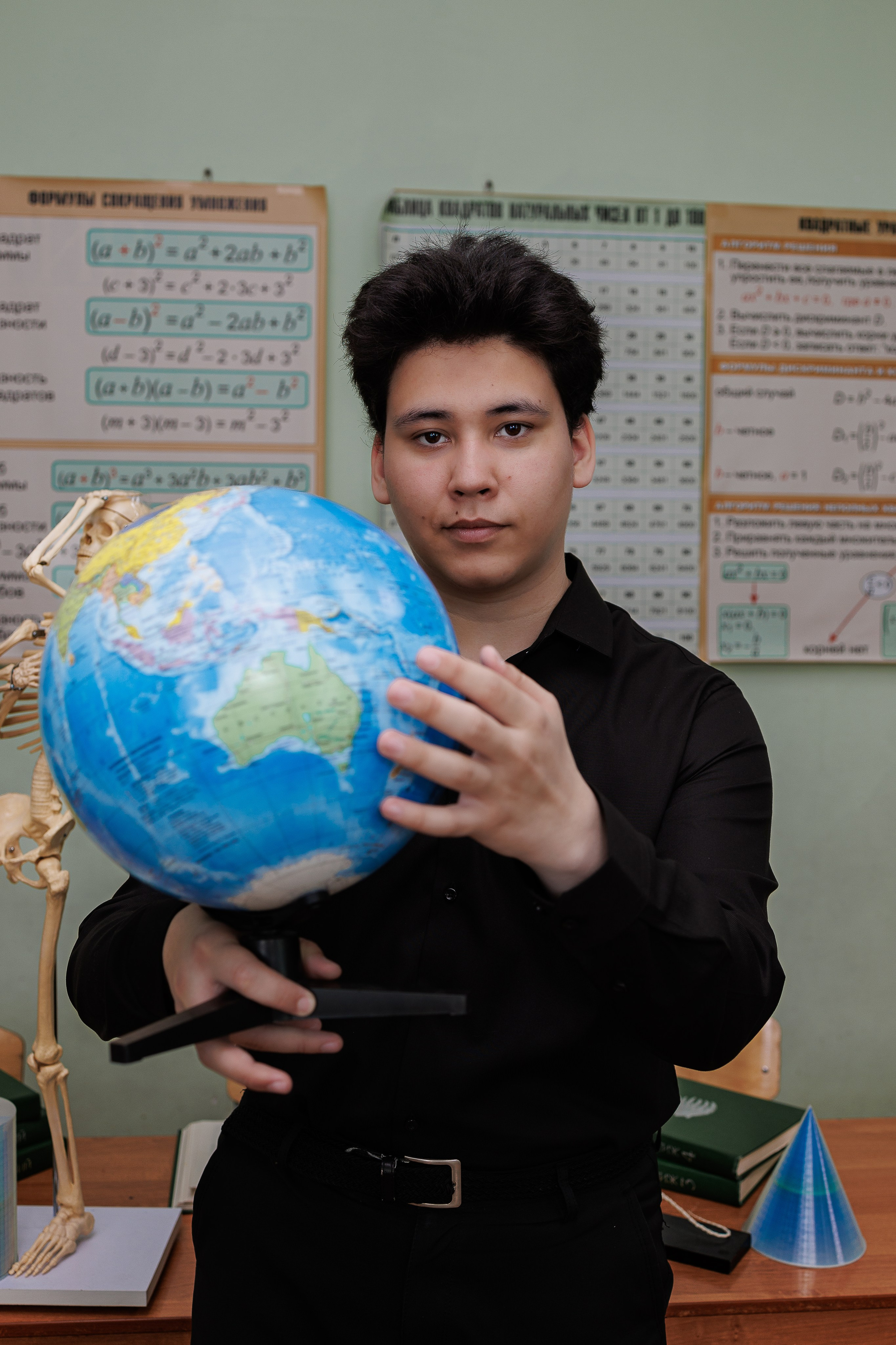 Позы для школьной фотосессии. Фотограф Медногорск Кувандык Оксана Шерехода свадебные, семейные, индивидуальные, школьные фотосессии. Печать фотоальбомов