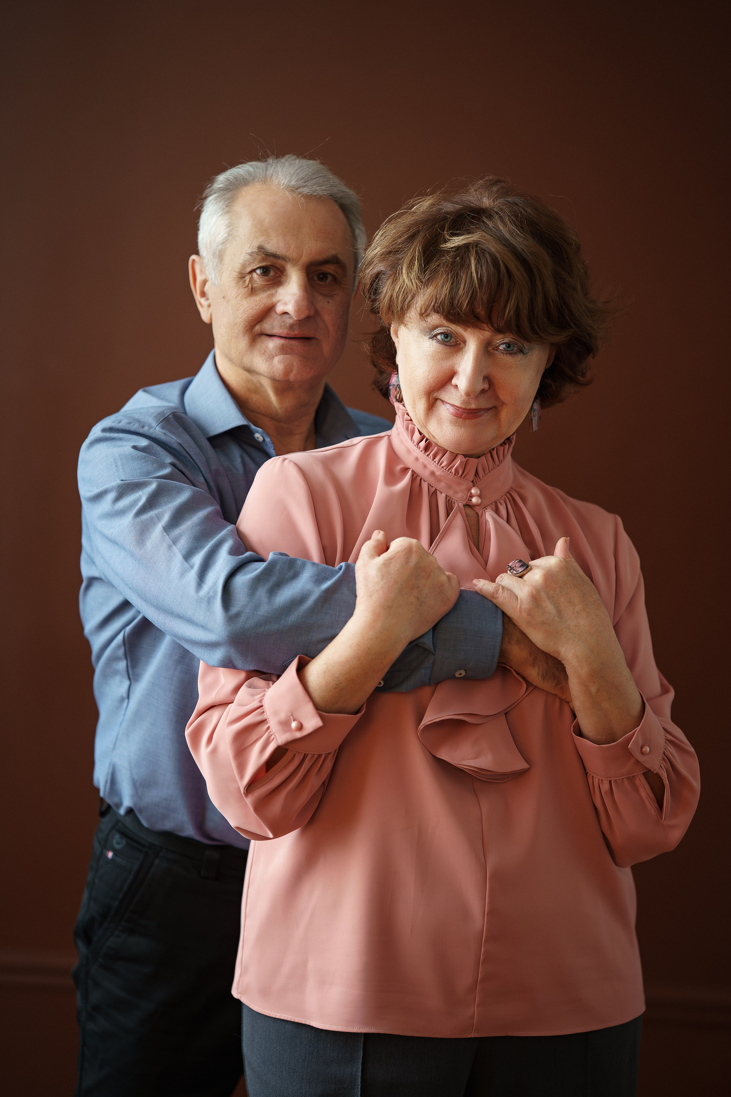 Портрет родителей — студийная семейная фотосессия в Краснодаре