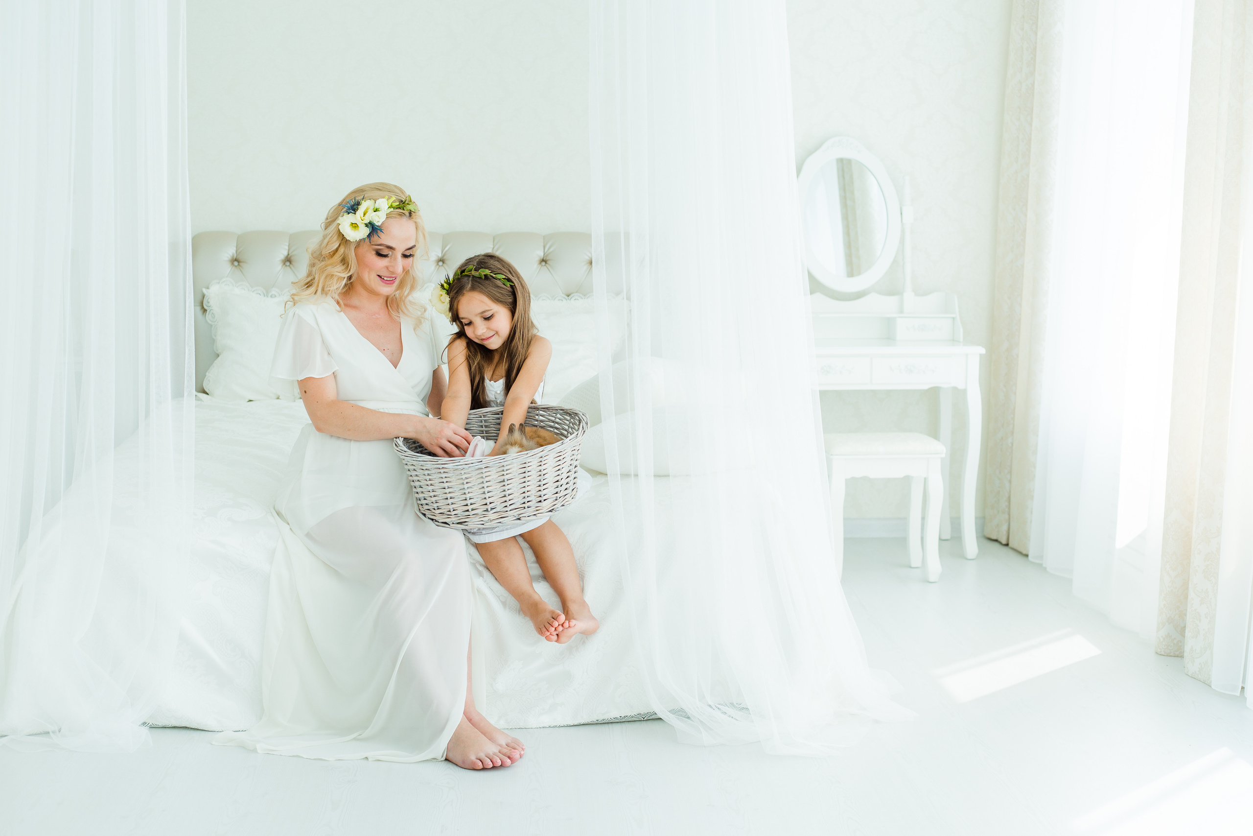 Маленькая принцесса Настя вместе с мамой Людмилой. Семейный и свадебный фотограф в Минске Ирина Тихонова