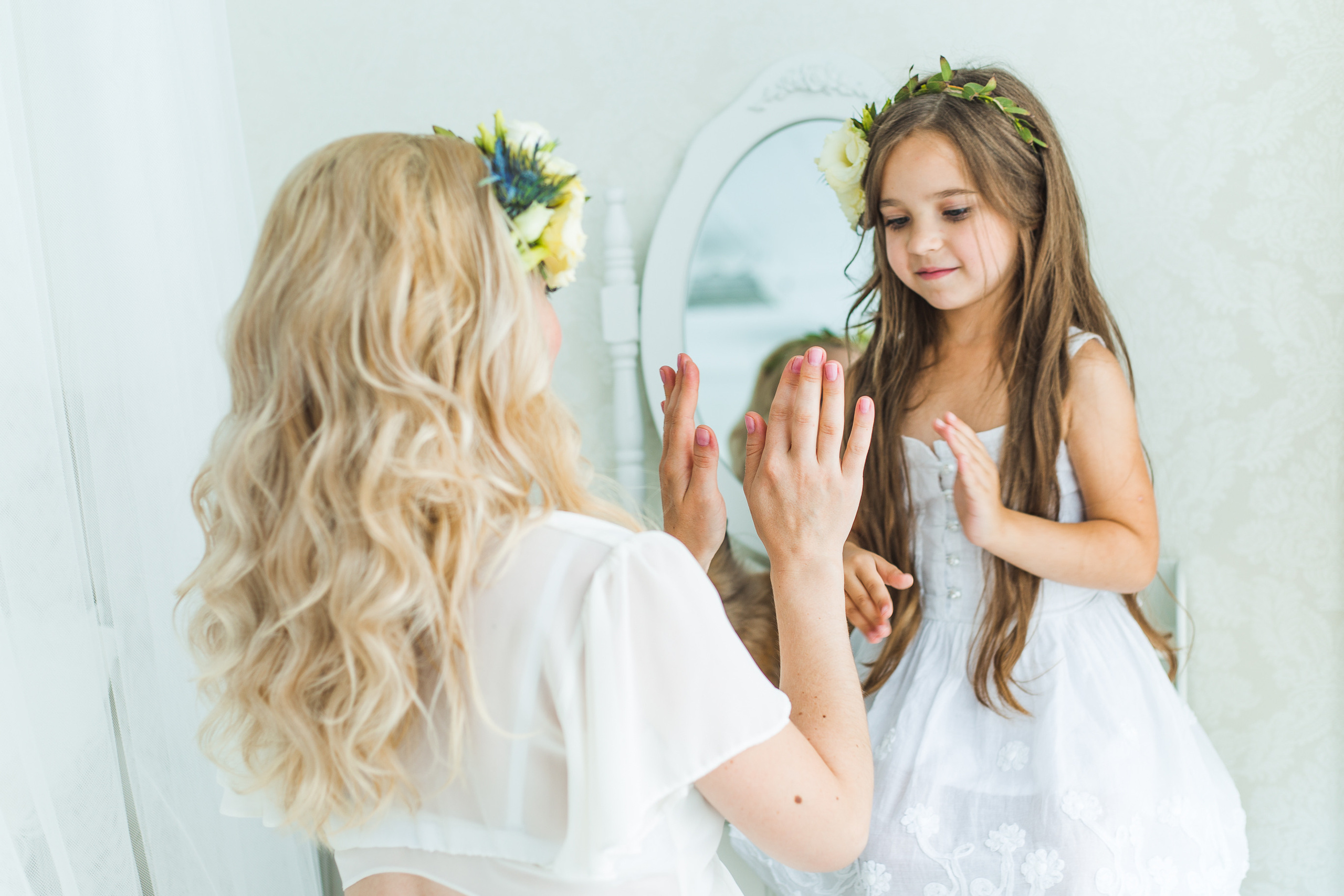 Маленькая принцесса Настя вместе с мамой Людмилой. Семейный и свадебный фотограф в Минске Ирина Тихонова