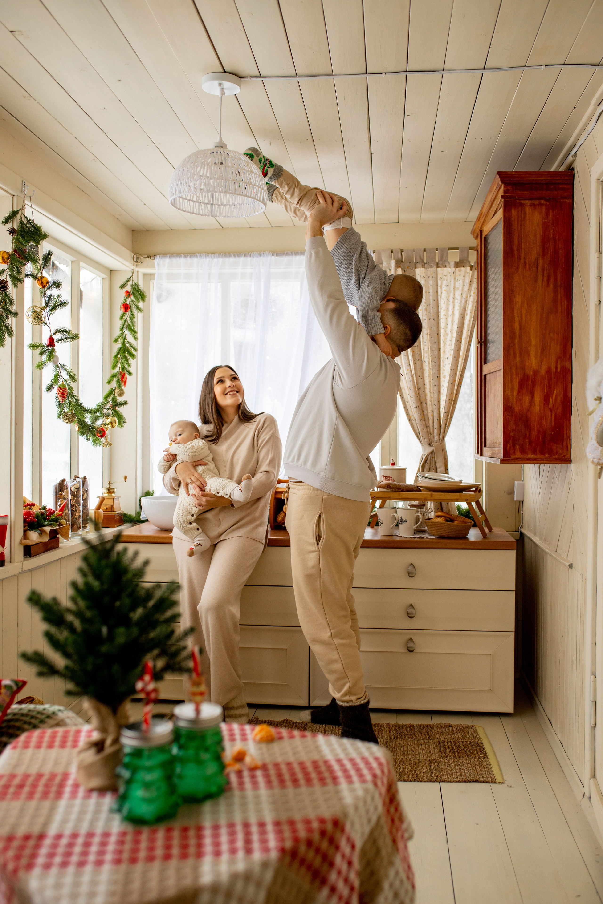новгодняя загородная фотосессия в Железнодорожном, новогодняя уютная фотосессия в Купавне, украсить дом на новый год, загородная жизнь