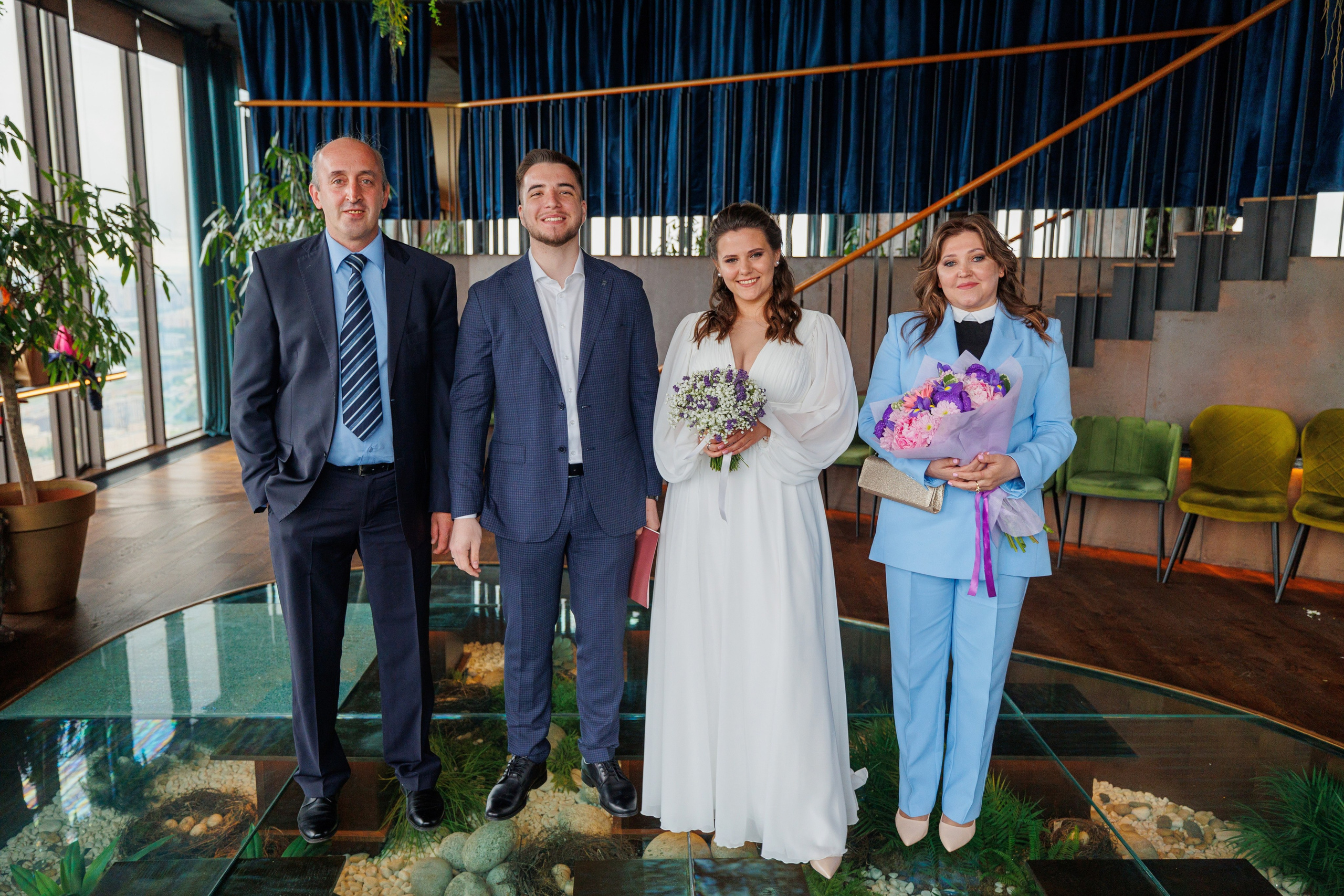 Фотограф на регистрацию в ЗАГС Москва Сити Birds Башня ОКО. Примеры фото, отзывы молодоженов и заявка на регистрацию через официальный сайт.