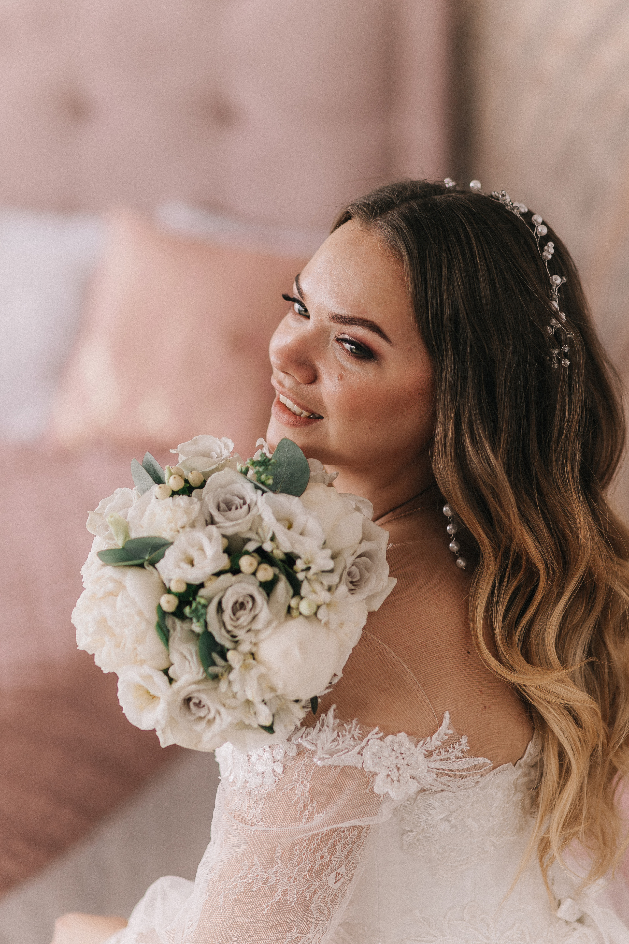 Татьяна и Никита, студия, парк. Свадебный фотограф Юлия Сарапульцева, Ижевск