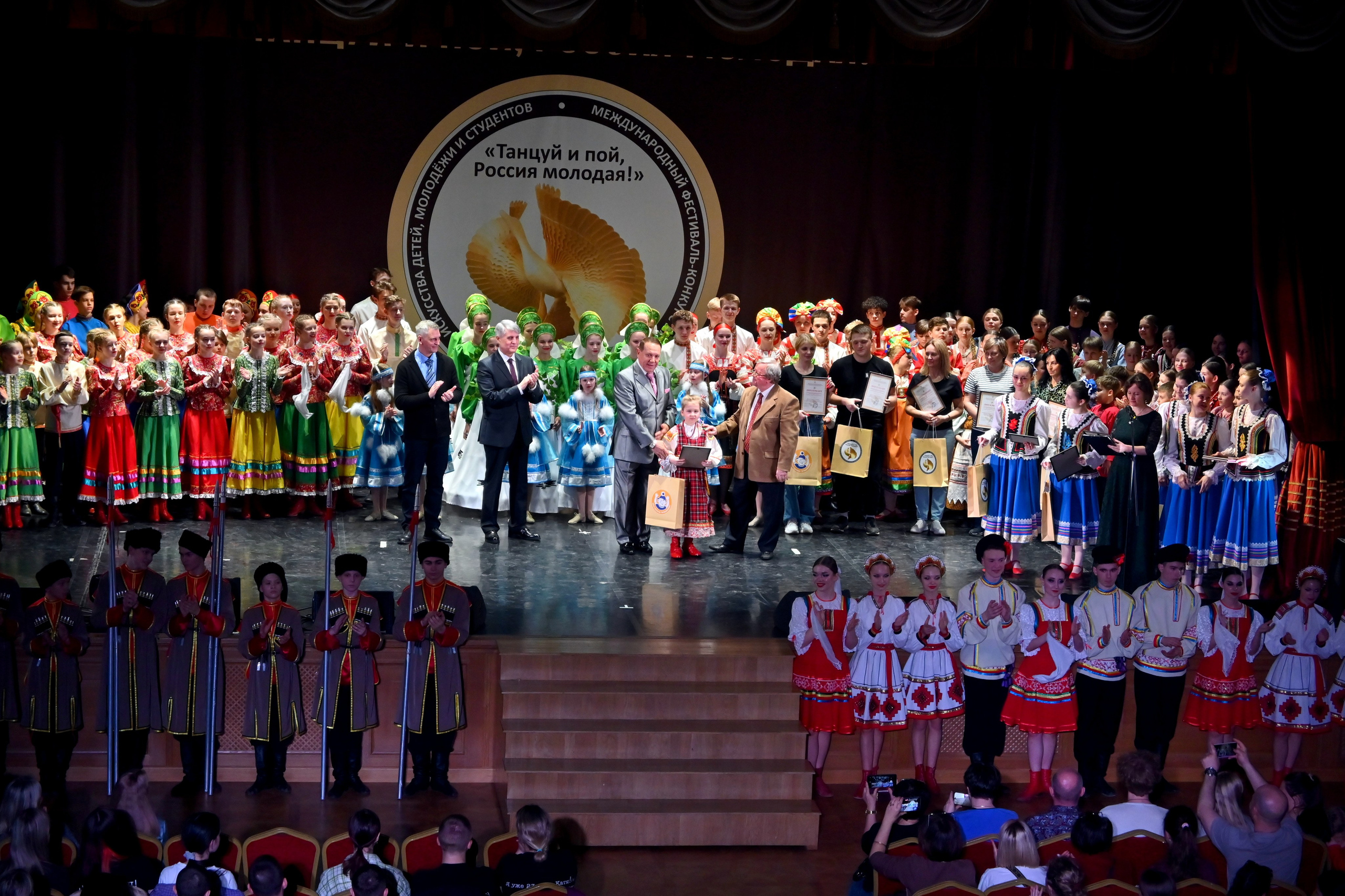 Гала-концерт. Танцуй и пой, Россия Молодая! 22.04.2024. Профессиональный фотограф в Москве Алёна Котова