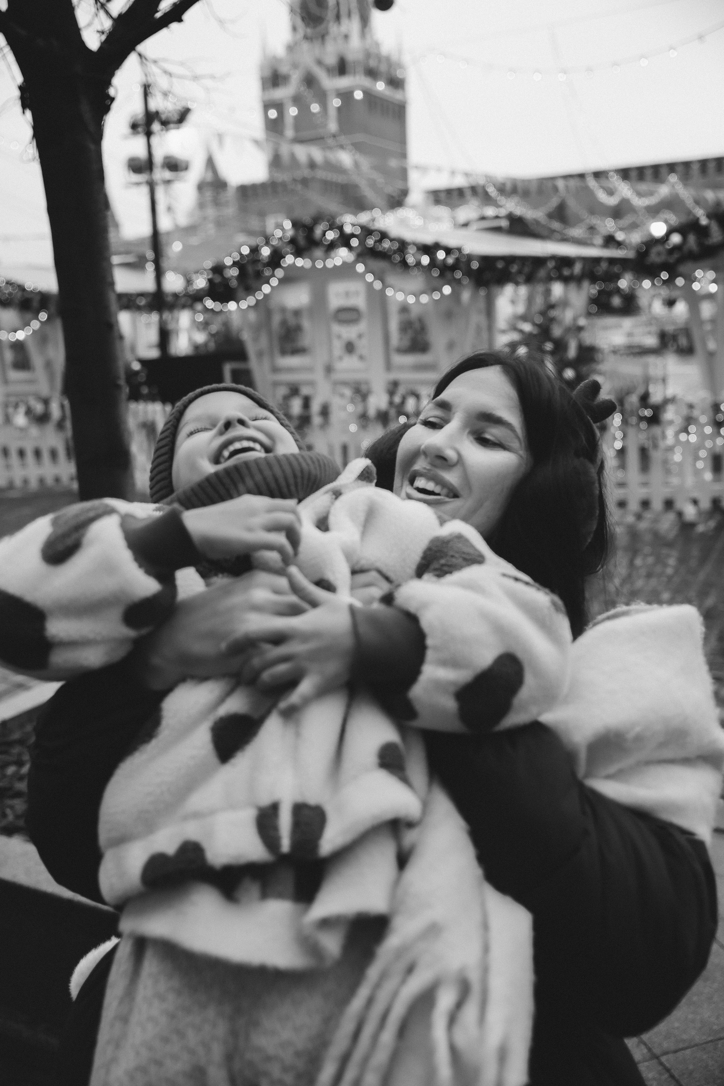 Новогодняя фотосессия на Гум ярмарка мама и дочка. Фотограф Владимир Москва