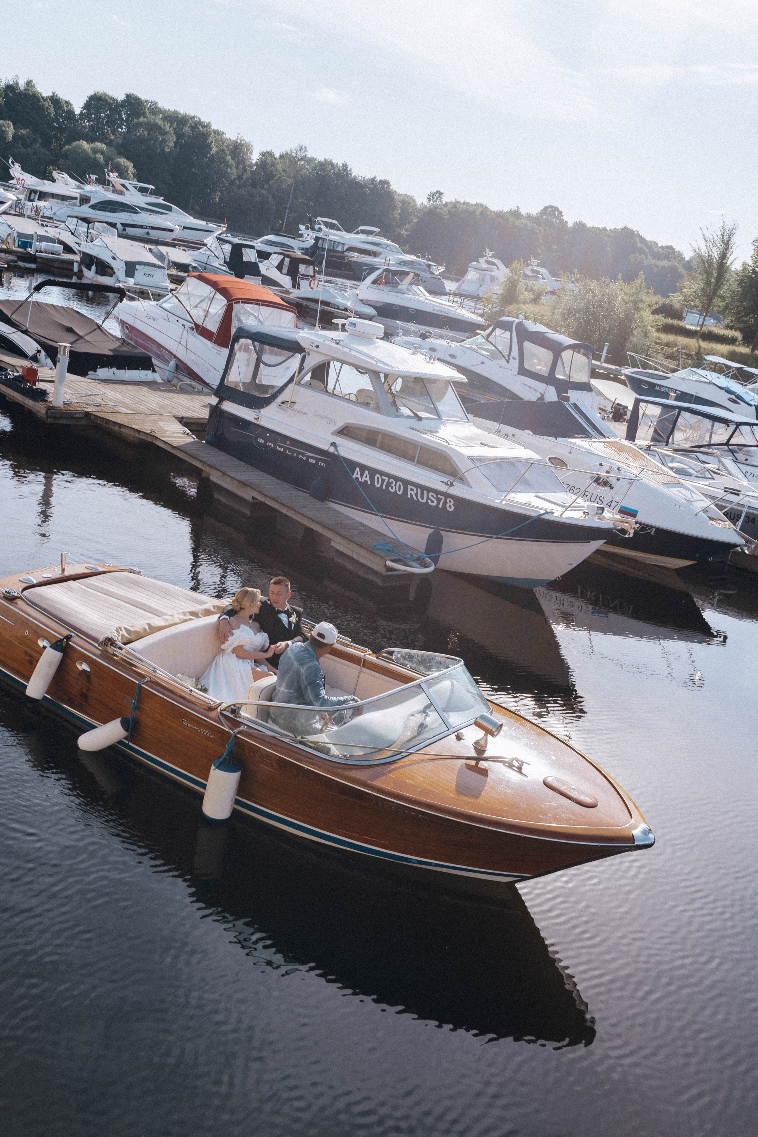 СВАДЕНБНАЯ СЬЕМКА НА КАТЕРЕ ПО КАНАЛАМ САНКТ-ПЕТЕРБУРГА И В АКВАТОРИИ НЕВЫ. Профессиональный фотограф, Санкт-Петербург — Виктория Богомолова