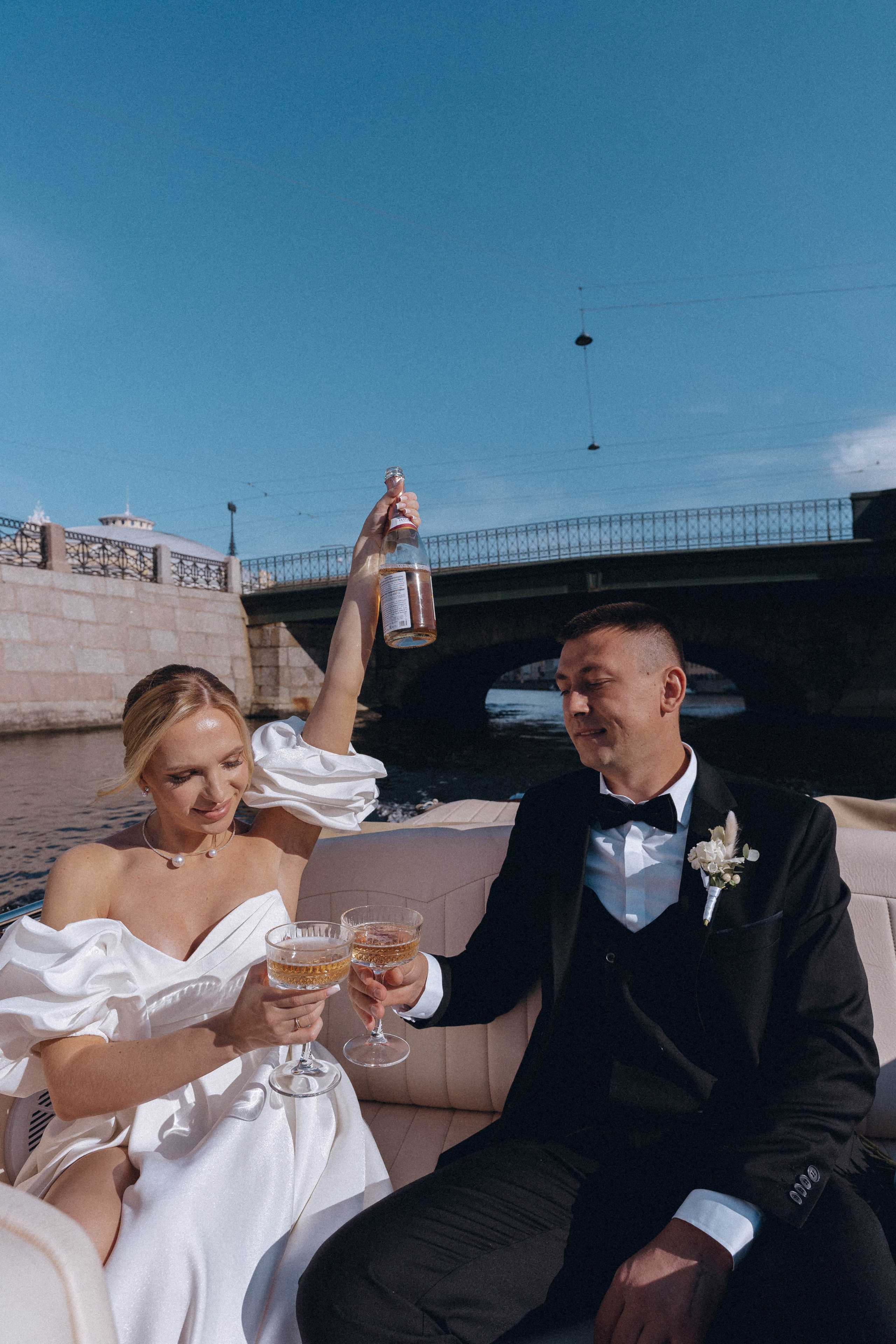 СВАДЕНБНАЯ СЬЕМКА НА КАТЕРЕ ПО КАНАЛАМ САНКТ-ПЕТЕРБУРГА И В АКВАТОРИИ НЕВЫ. Профессиональный фотограф, Санкт-Петербург — Виктория Богомолова