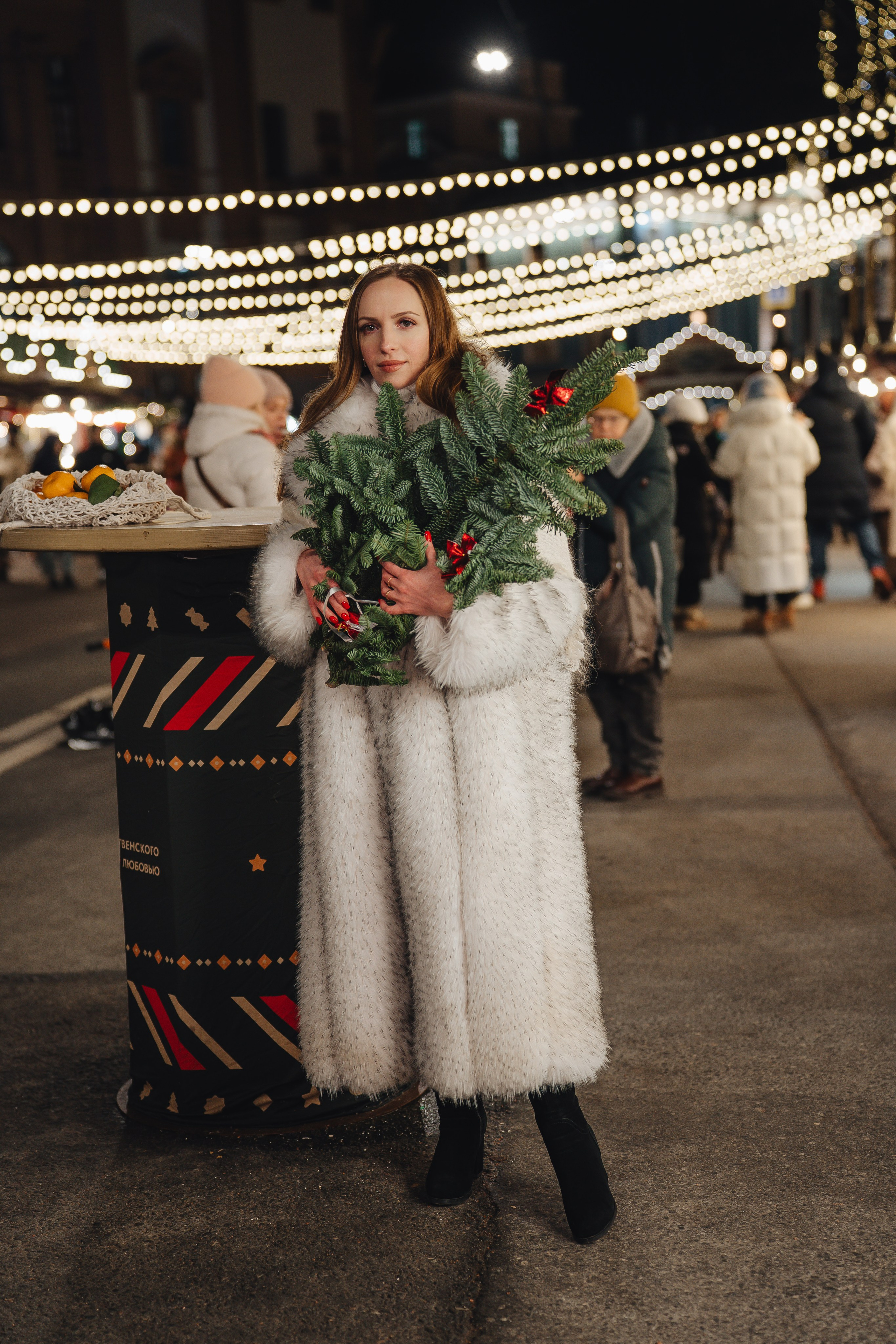 ПРОГУЛКА НА МАНЕЖНОЙ ПЛОЩАДИ ДЛЯ ДЕВУШКИ ПЕРЕД НОВЫМ ГОДОМ (НОВОГОДНЯЯ ФОТОСЕССИИЯ НА МАНЕЖНОЙ ПЛОЩАДИ). Профессиональный фотограф, Санкт-Петербург — Виктория Богомолова
