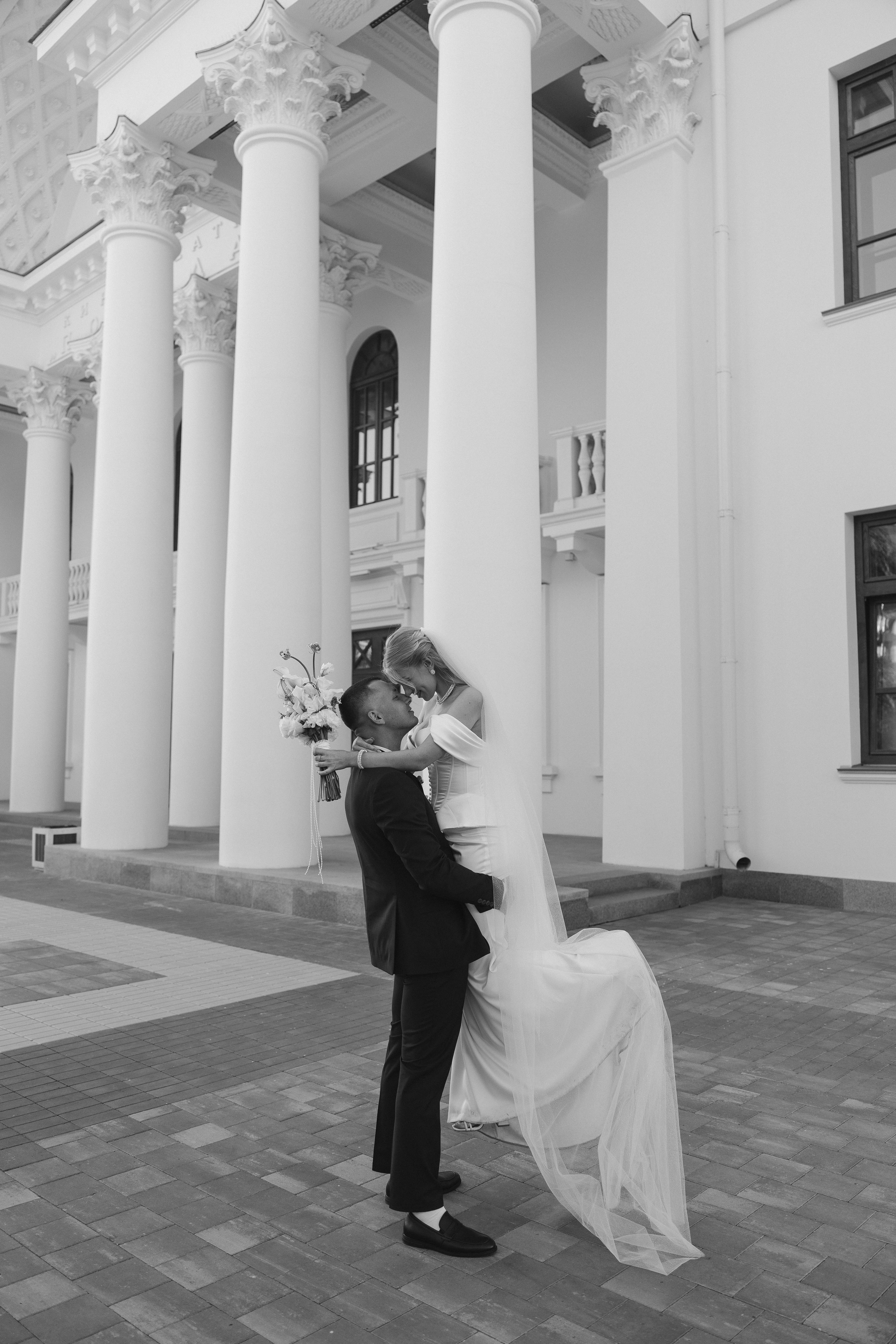 Ангелина, Ефим (прогулка после ЗАГСа). Фотограф в Волгограде Кристина Прохоренко