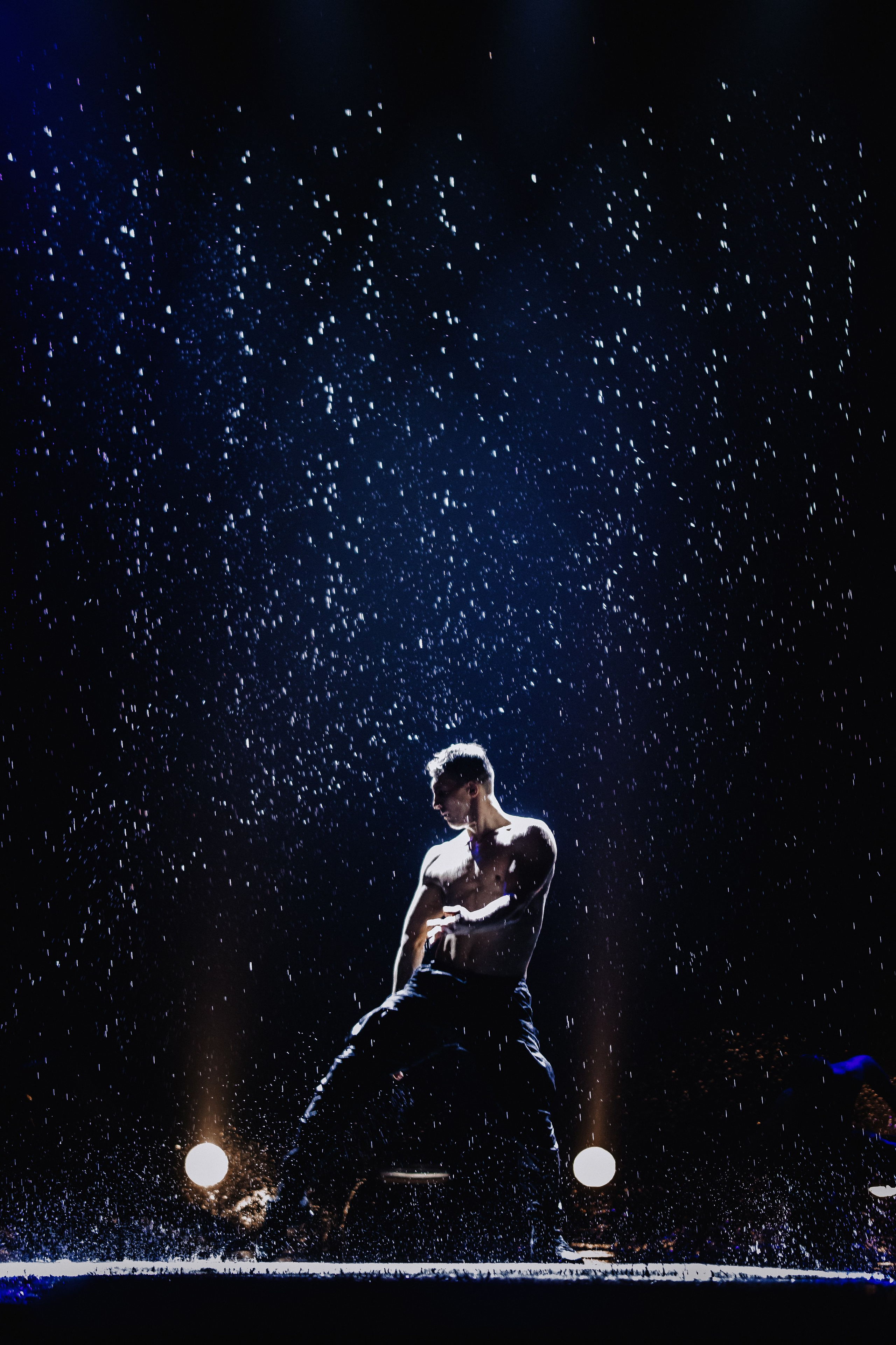 Шоу «Под дождём» 03 / 2025. ФОТОГРАФ ЕКАТЕРИНБУРГ