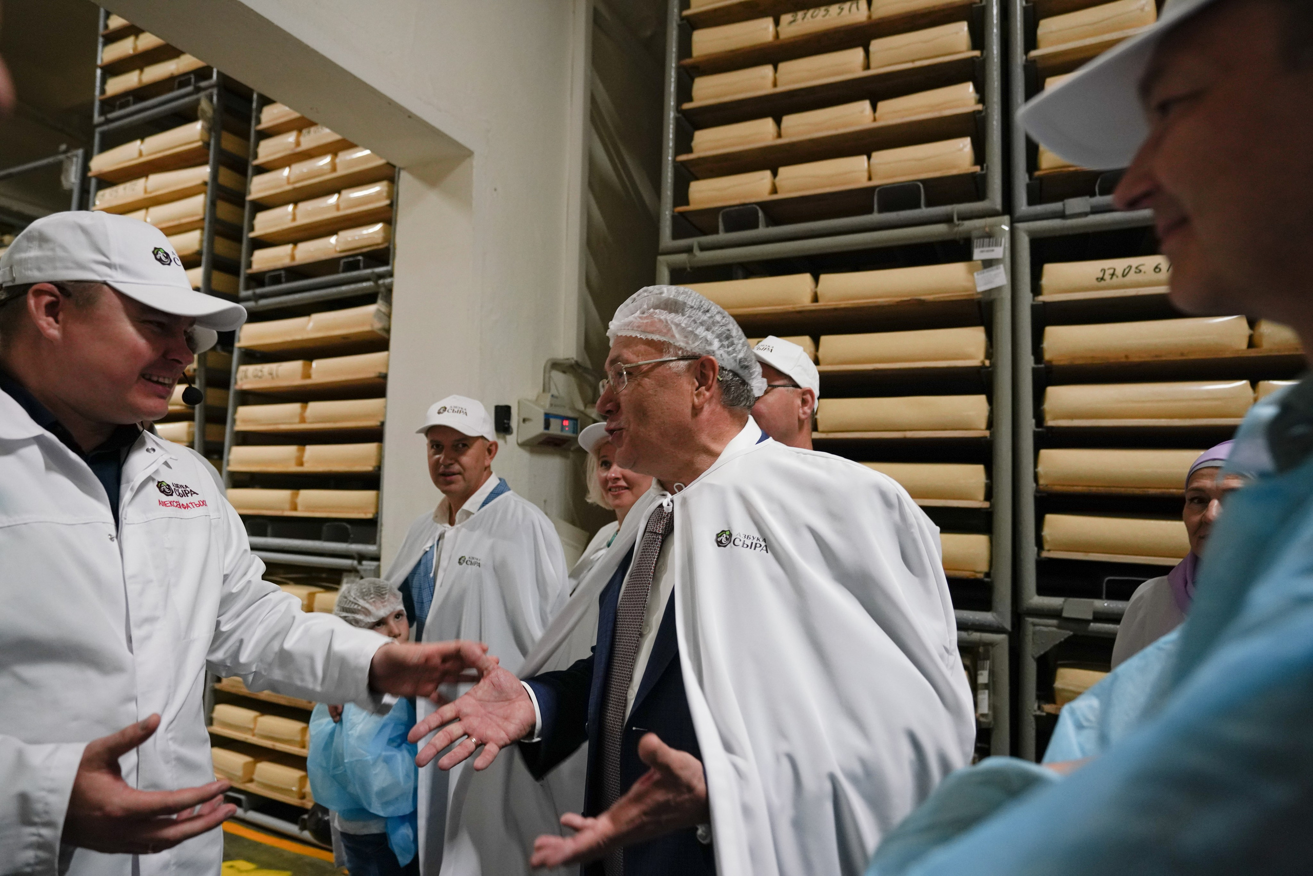 Съемка делегации на заводе Азбука сыра. Фотограф Казань