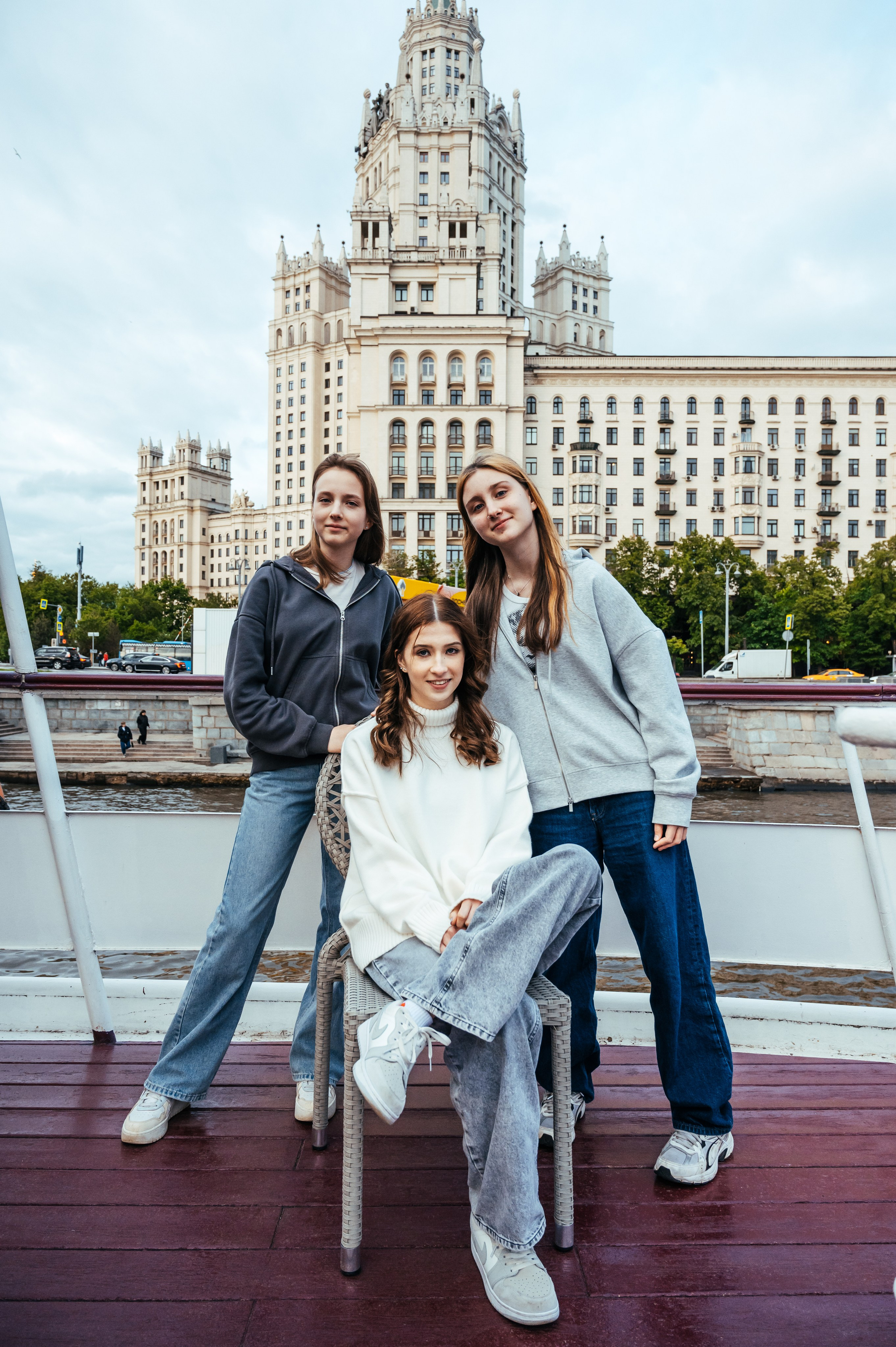 Последний звонок. Анастасия Петрович фотограф, фотокорреспондент в Москве и Санкт-Петербурге. Фотосъёмка репортажа, мероприятия, корпоративная съёмка, контент