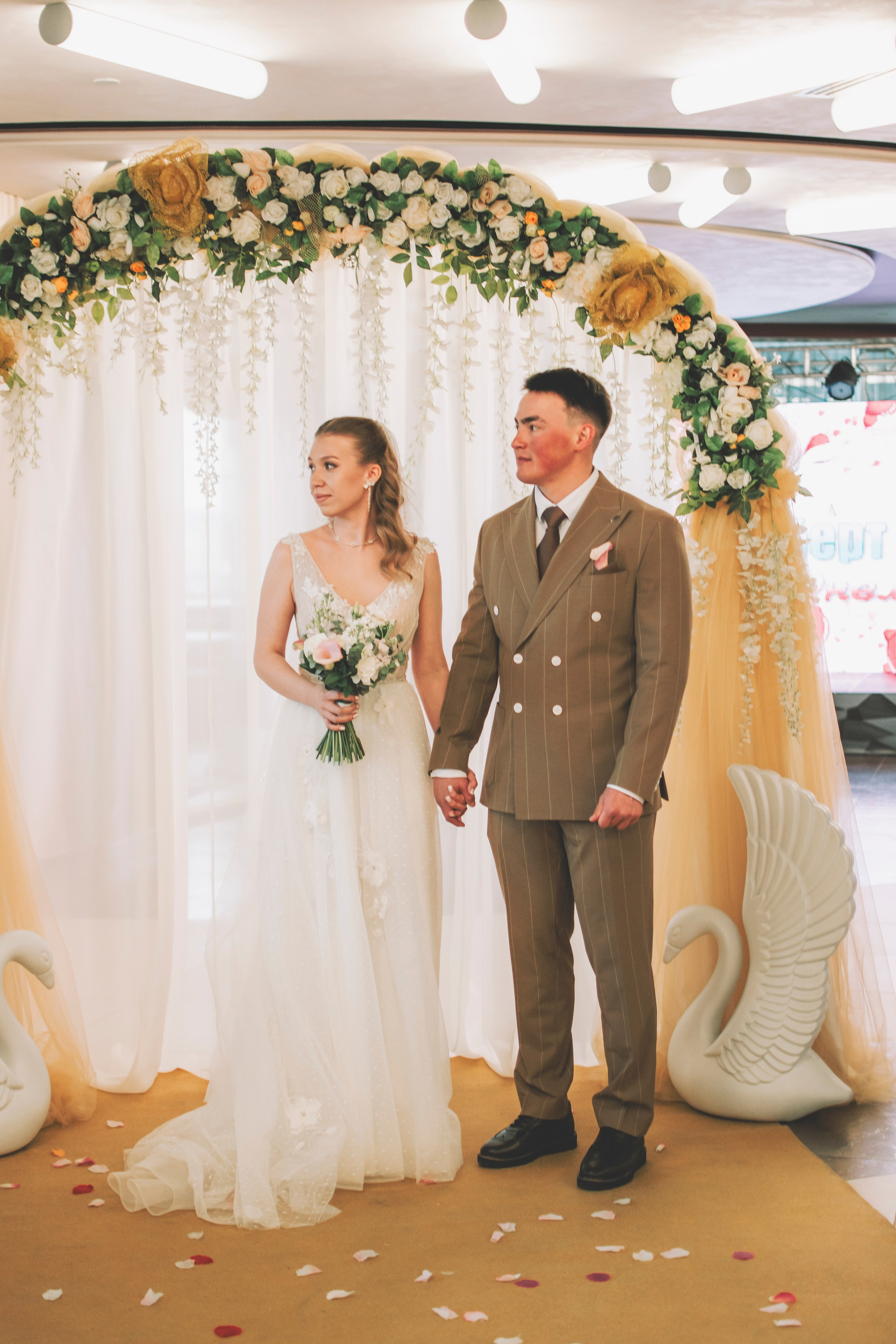 Альберт и Анастасия (Студийная фотосессия, роспись в ДК Нефтяник + фотосессия с гостями). Семейный и свадебный фотограф Губкинский и Ставрополь