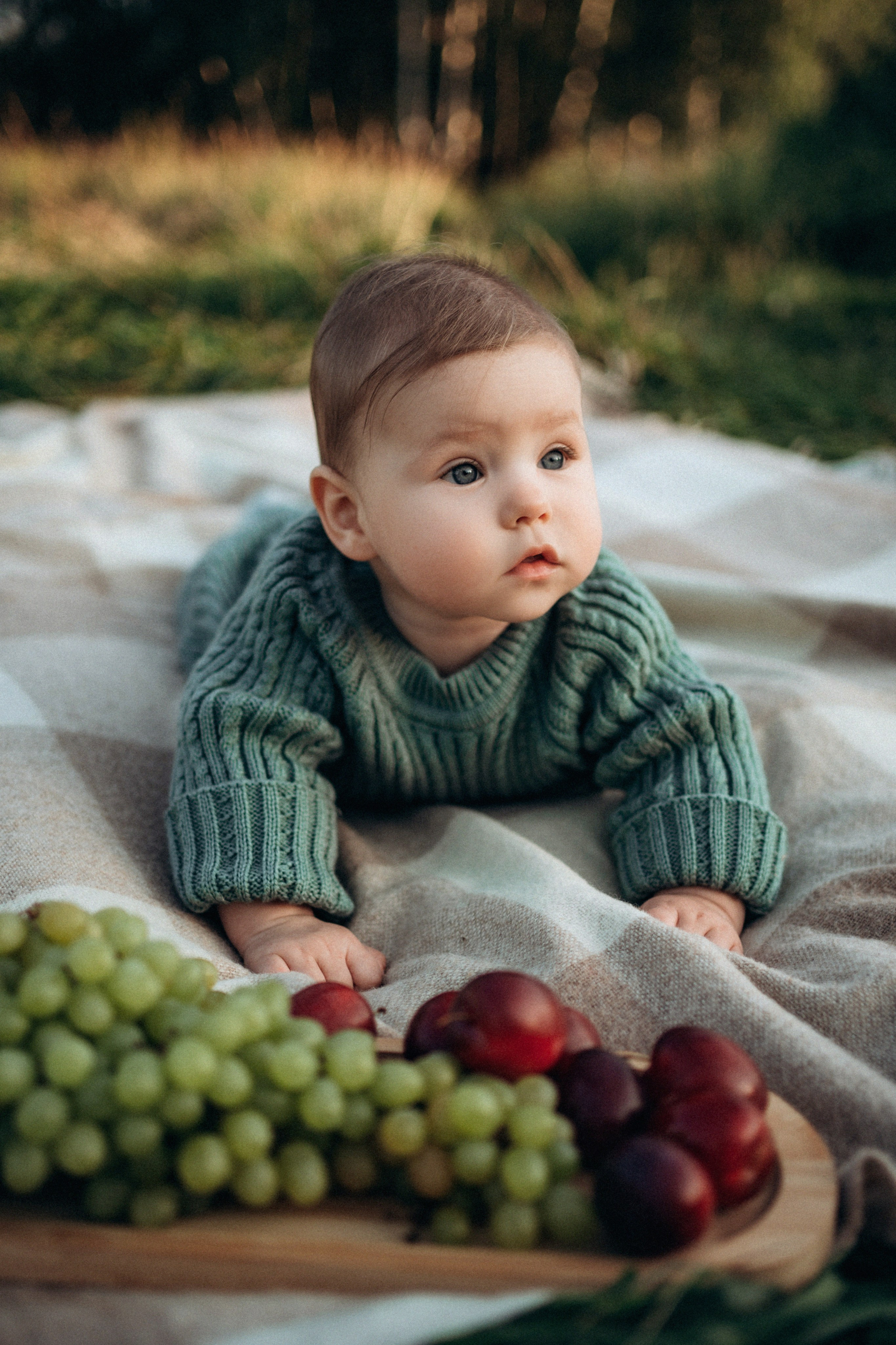 Прогулка в поле. Фотограф новорожденных и малышей до года в Москве Анастасия Соколова