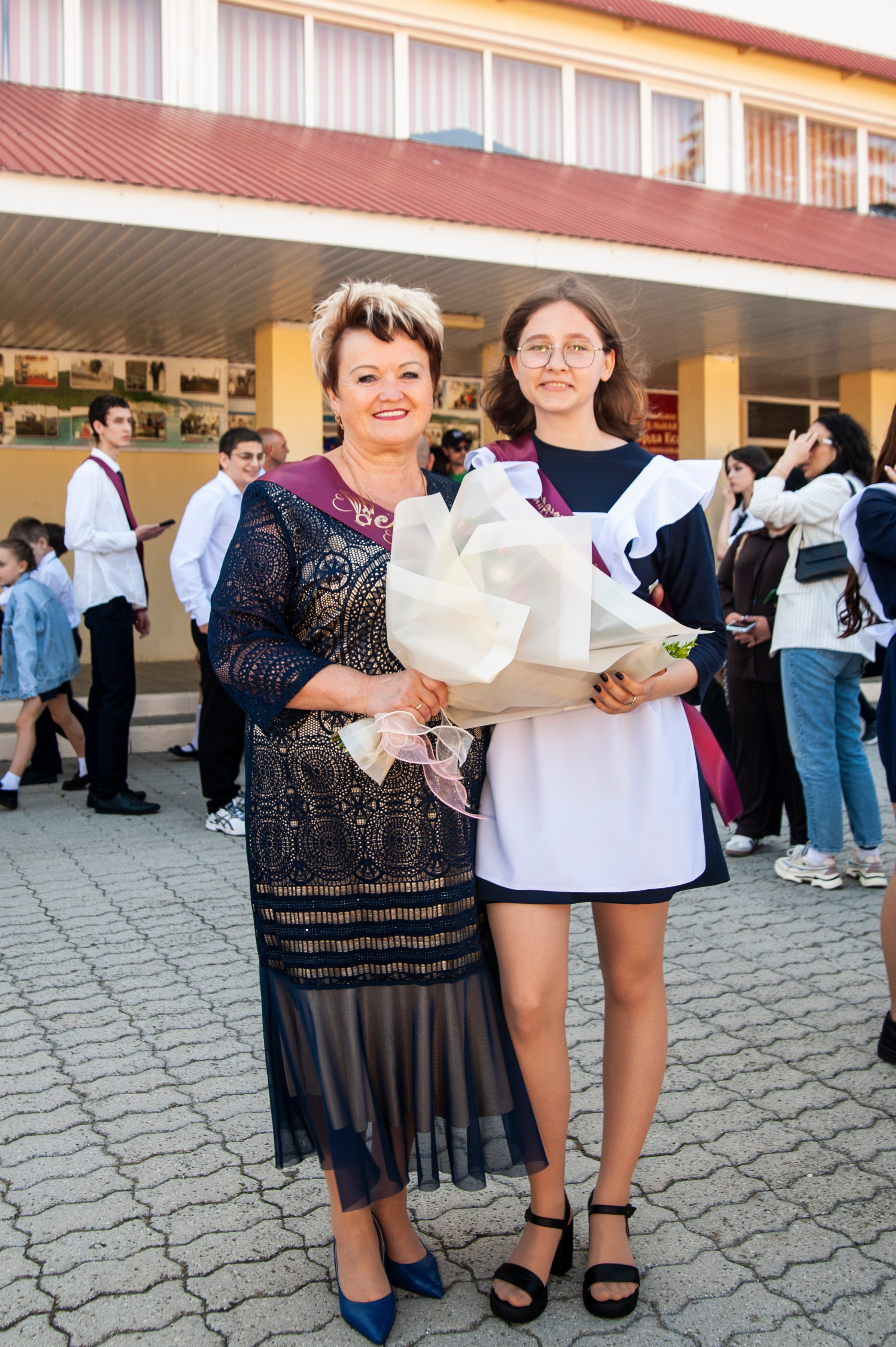 Последний Звонок МАОУ СОШ № 17 им. Эдуарда Есаяна — Архипо-Осиповка. Свадебный и семейный фотограф Денис Лукьянов в Краснодаре, Краснодарском крае и Республике Крым