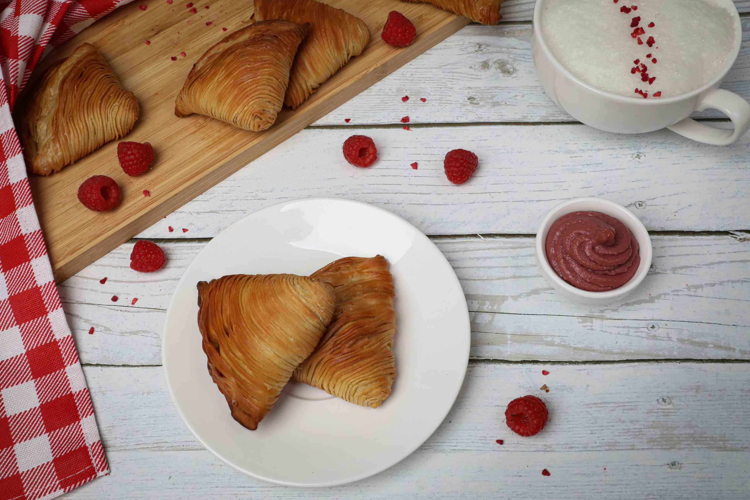 Художественная съёмка десертов с участием фуд-стилиста. Фуд-фотограф Илья Милоданов съемка в Москве и Московской области