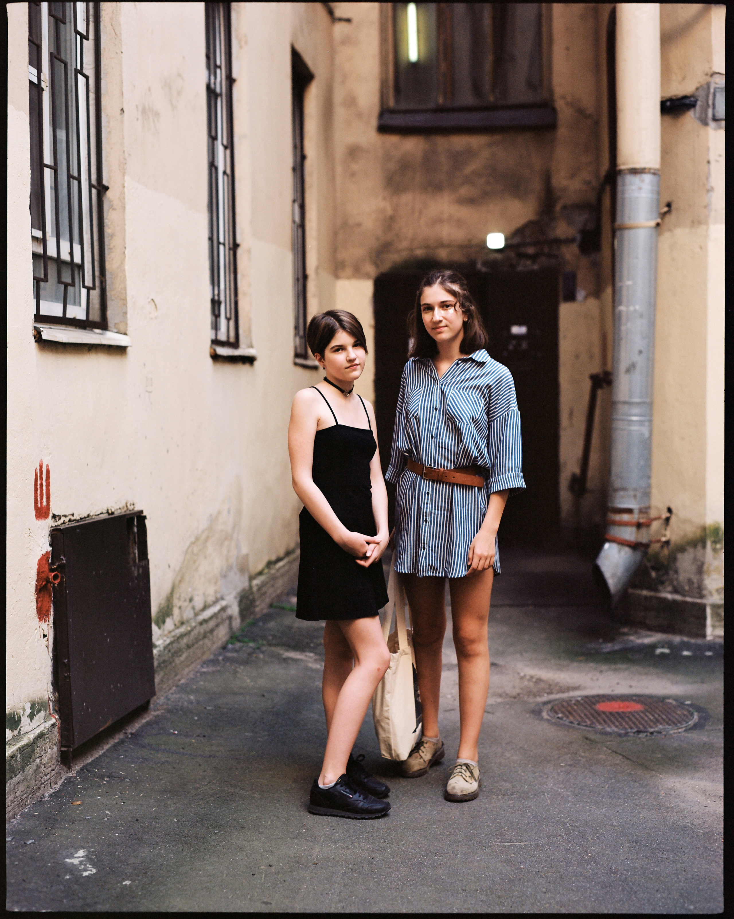 «Взрослым сидеть на качелях воспрещается». Фотограф Яна Булгакова