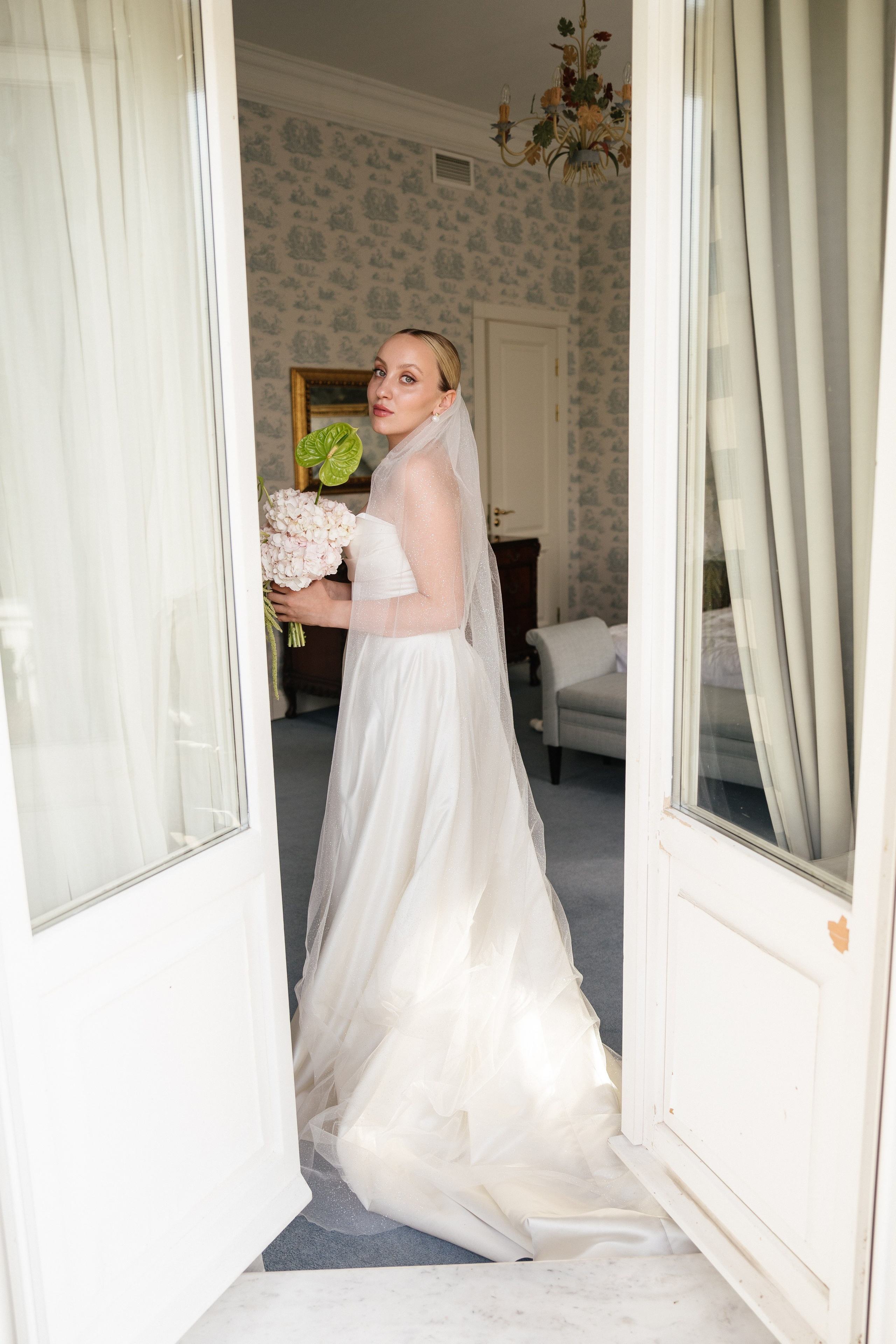 Юлия & Максим. Уютная свадьба в стиле современная классика на заливе. Свадебный фотограф организатор в Санкт-Петербурге Ассоль Опарина