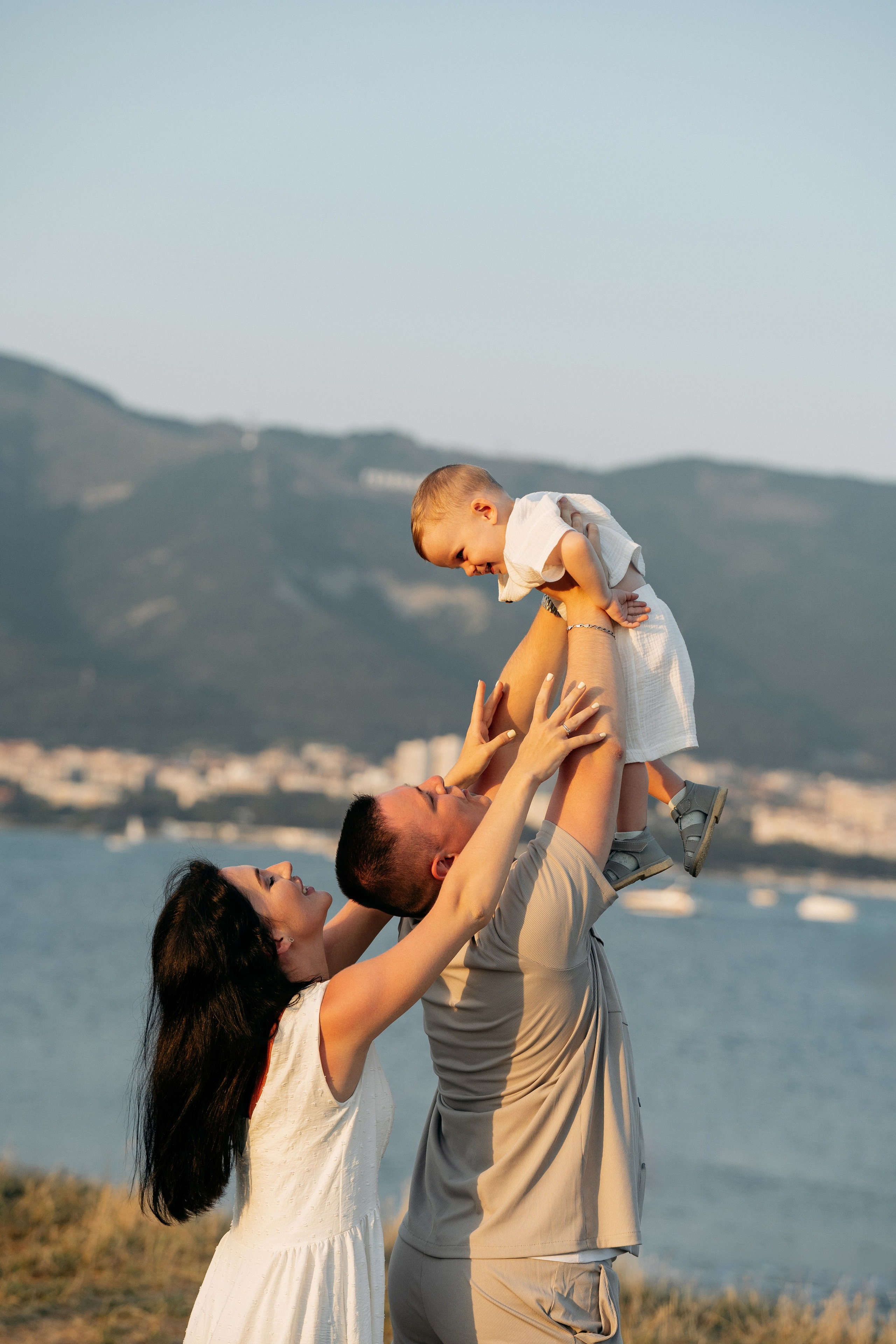 Семейная фотосессия в Геленджике с видом на бескрайнее море