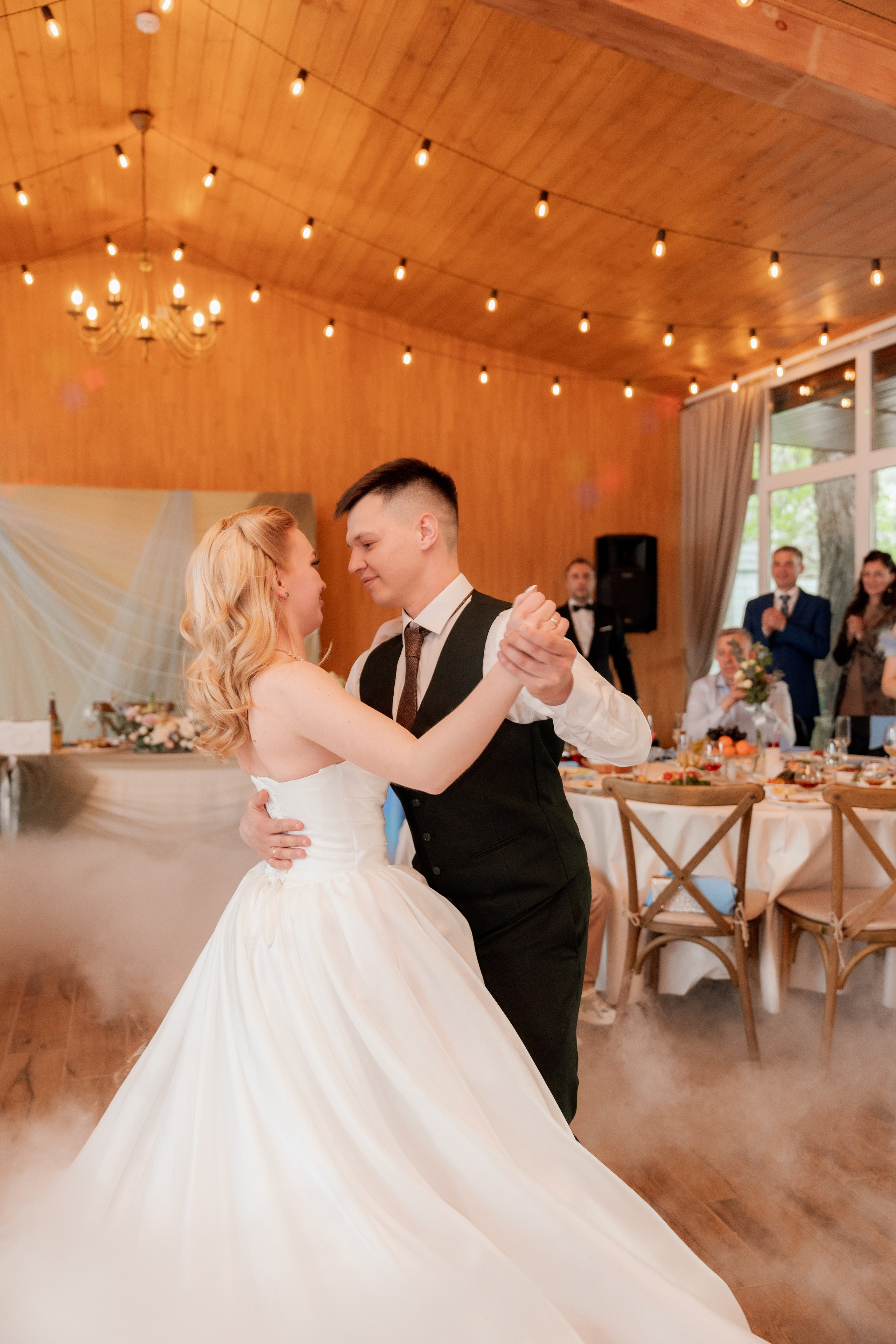 Алиса и Влад. Полный свадебный день (утро, усадьба, прогулка, выездная регистрация, банкет). Дата съемки 26.04.2025. Свадебный фотограф Москва