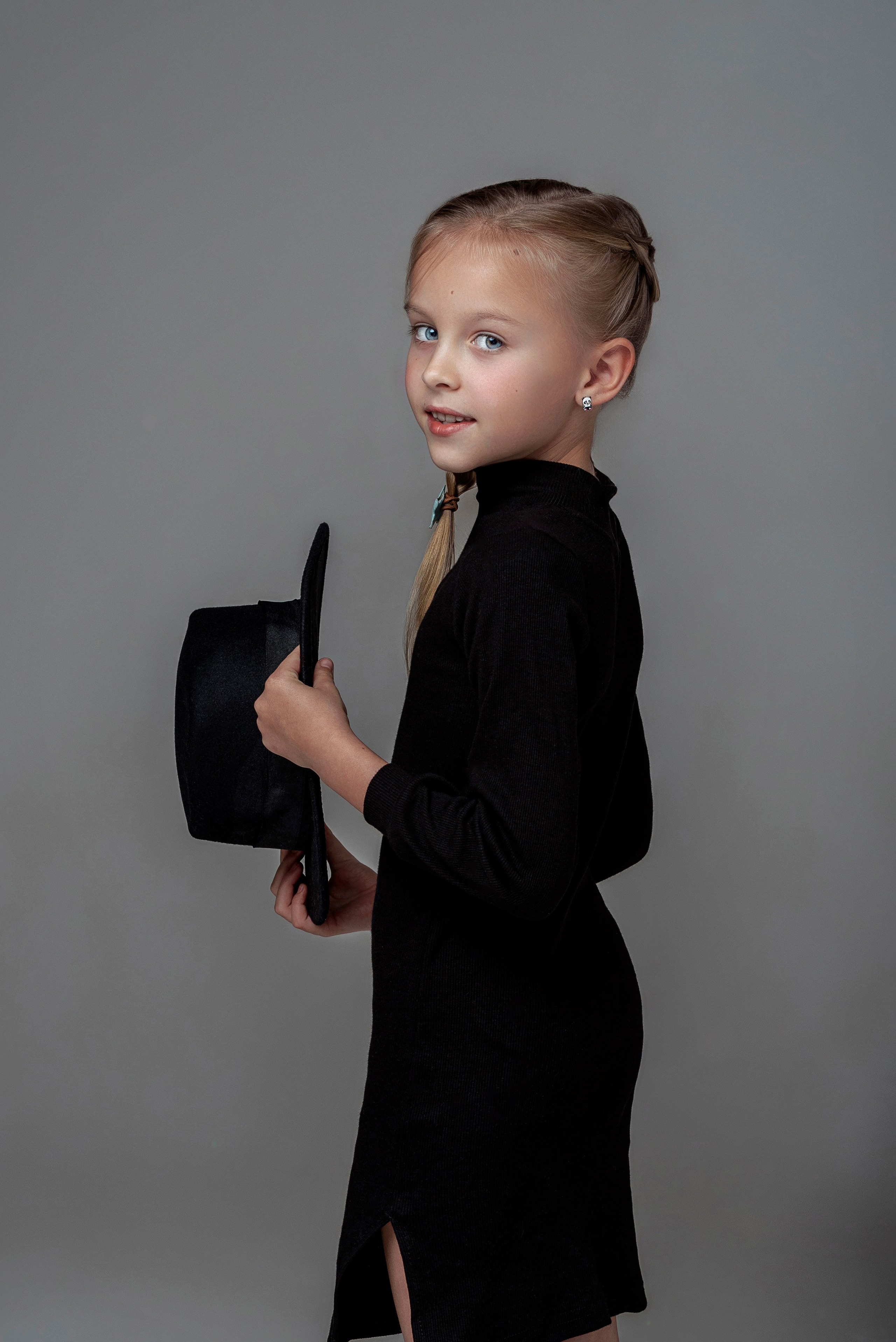 Детская фотосессия сестёр в Сочи. Детский студийный фотограф Сочи