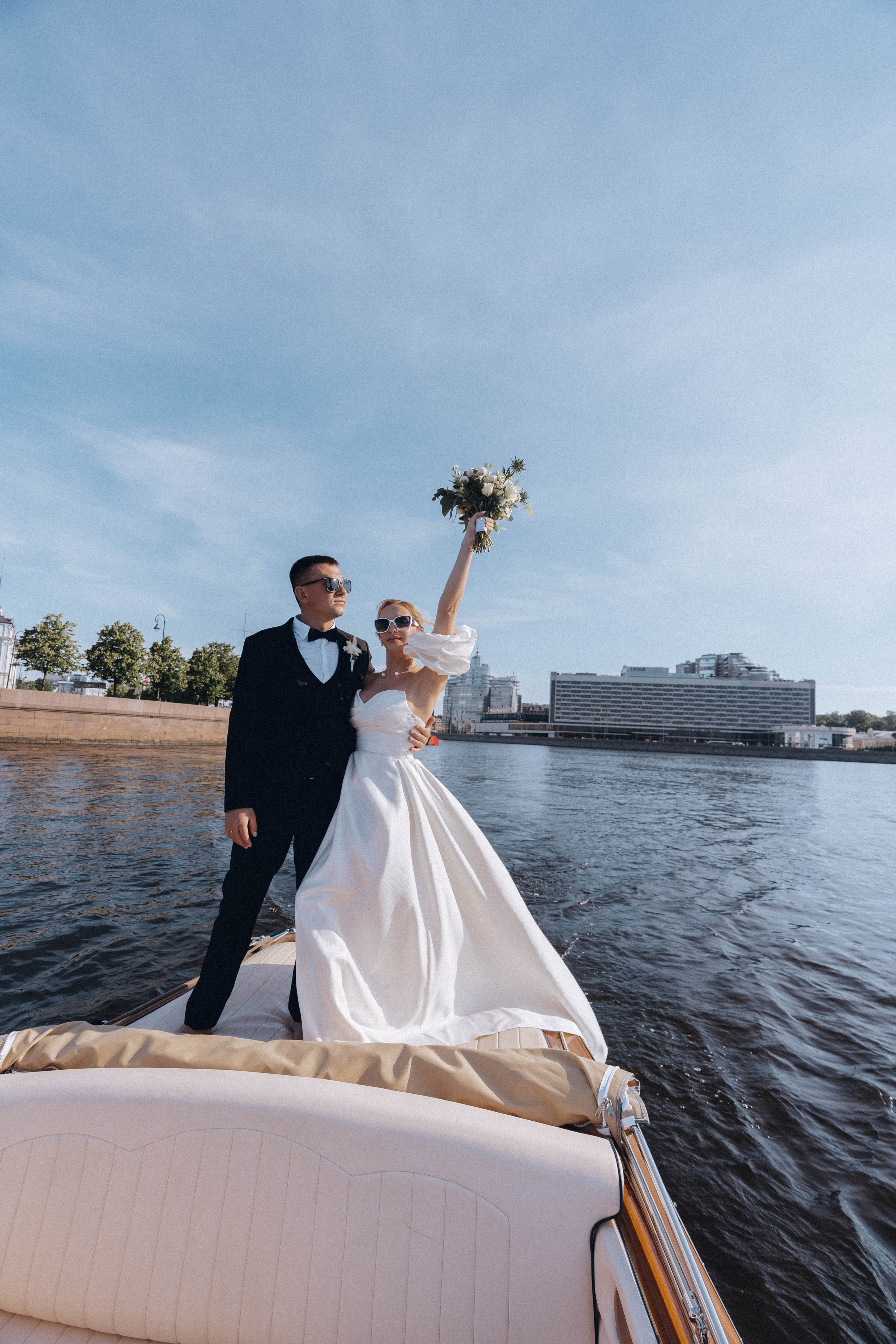 СВАДЕНБНАЯ СЬЕМКА НА КАТЕРЕ ПО КАНАЛАМ САНКТ-ПЕТЕРБУРГА И В АКВАТОРИИ НЕВЫ. Профессиональный фотограф, Санкт-Петербург — Виктория Богомолова