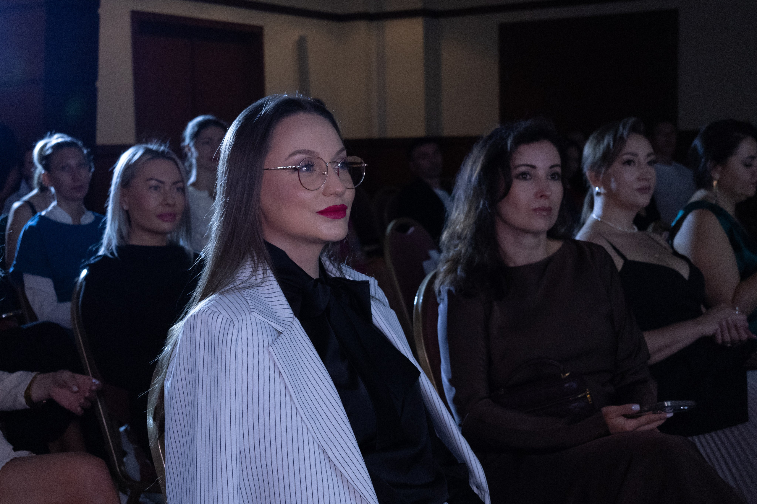 Всероссийский PR-SAMMIT. Фотограф Красноярск съемки лавстори, фотосессия в студии, портретная съемка, творческие фотосессии