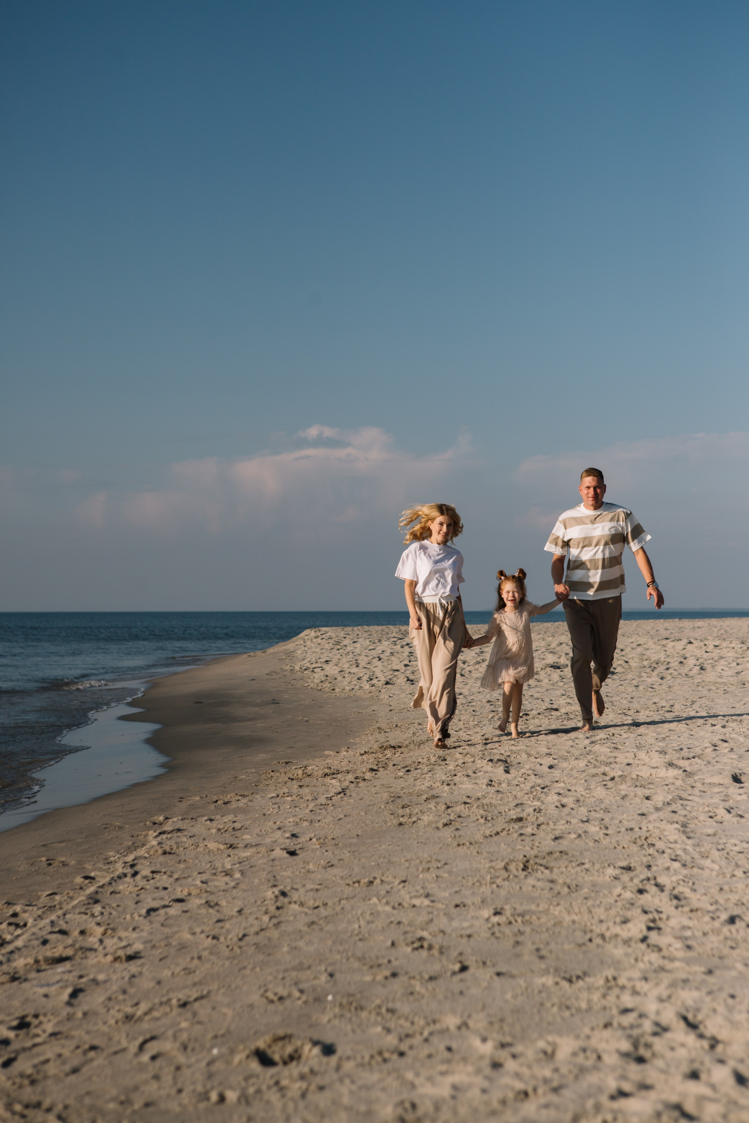 Алексей и Наталья. Семейная фотосессия на море. Семейный фотограф в Калининграде Анастасия Юрина