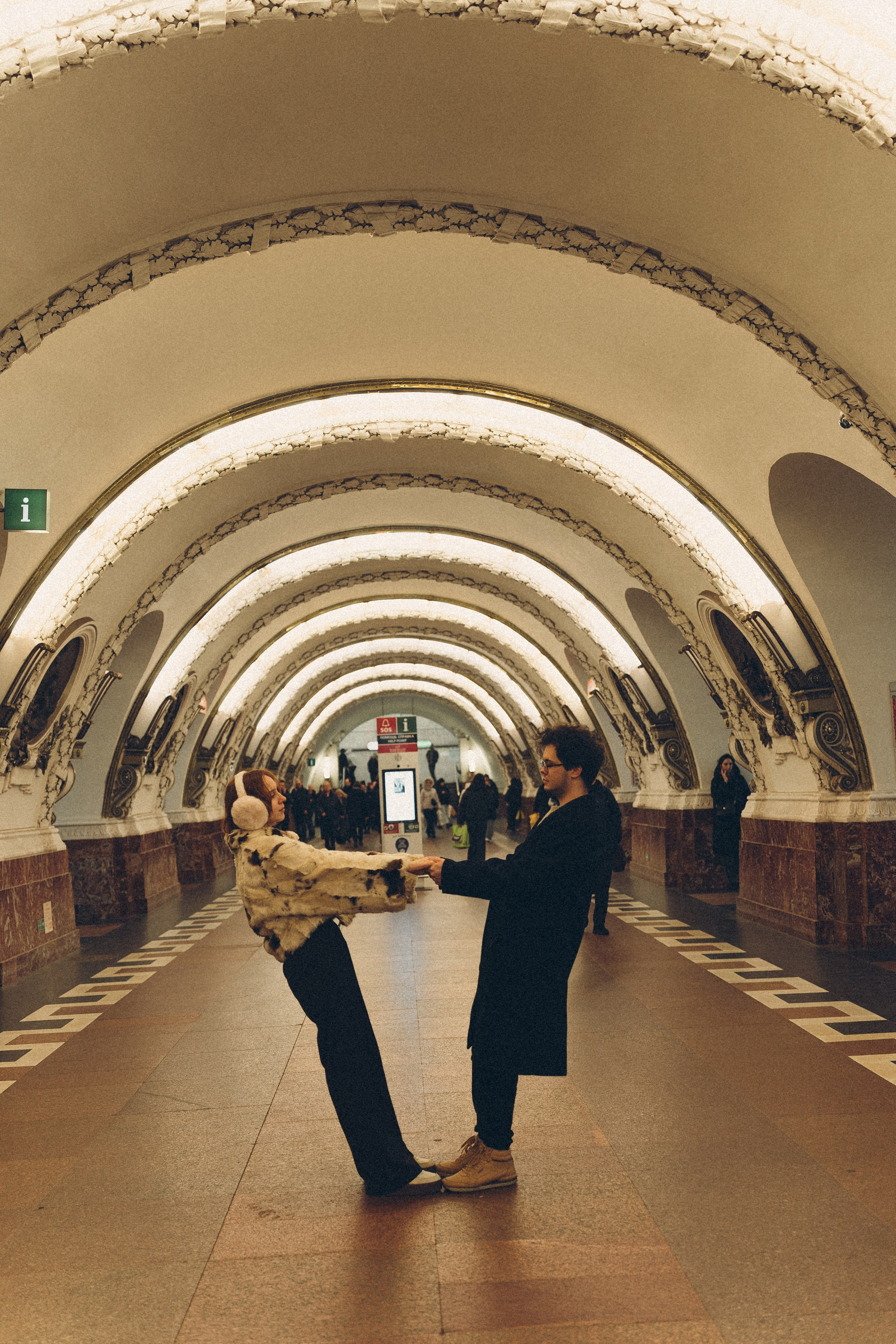 НОВОГОДНЯЯ ФОТОСЕСИИЯ ПАРЫ В МЕТРО ЛЮБОВЬ. Профессиональный фотограф, Санкт-Петербург — Виктория Богомолова