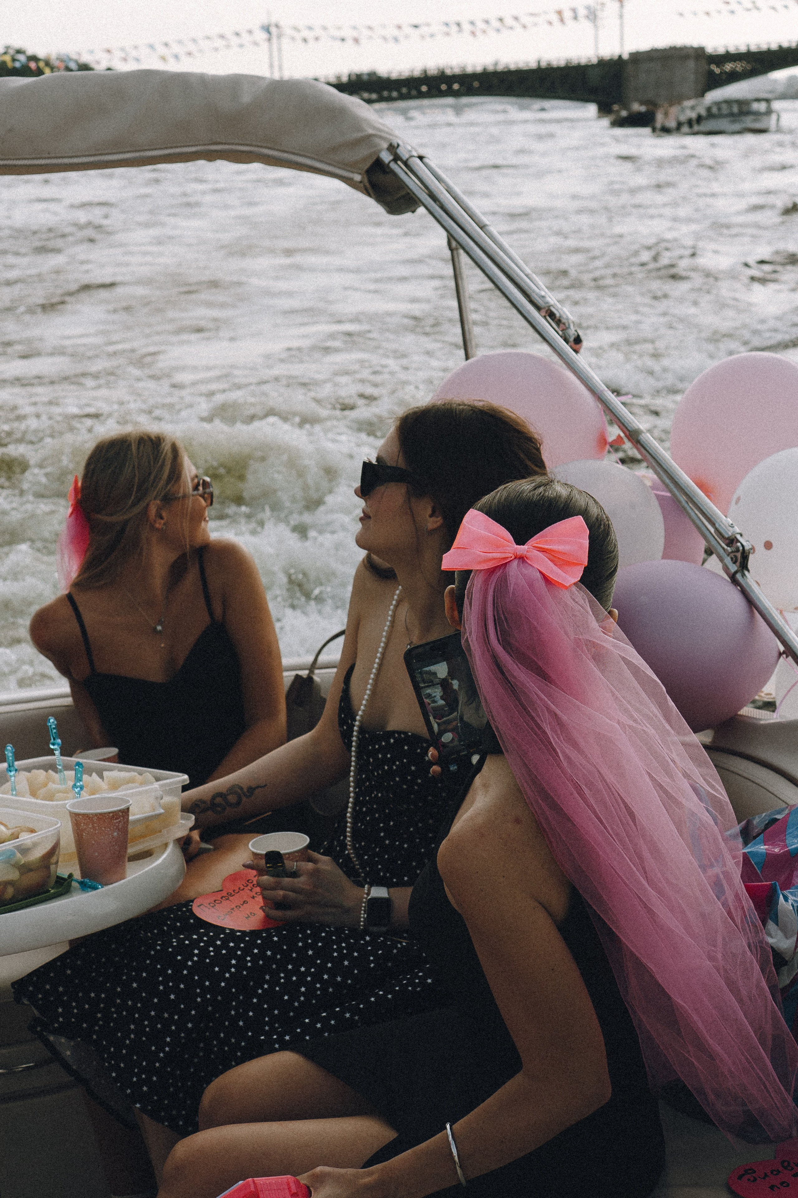 ДЕВИЧНИК НА КАТЕРЕ. Профессиональный фотограф, Санкт-Петербург — Виктория Богомолова