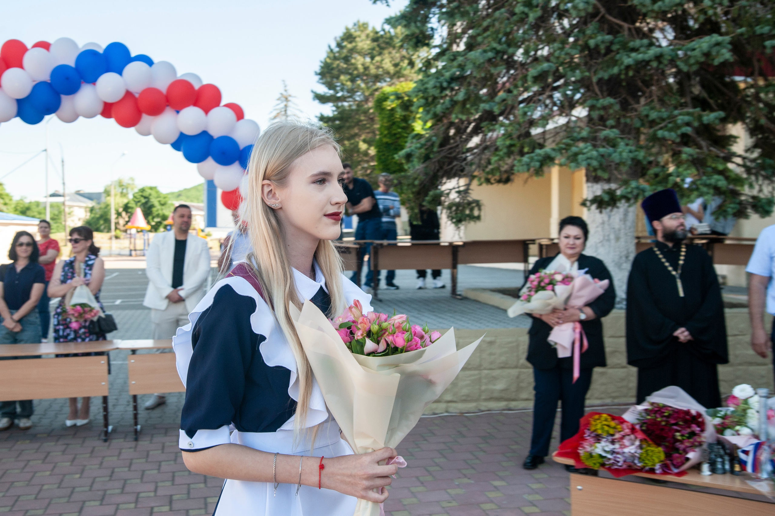 Последний Звонок МАОУ СОШ № 17 им. Эдуарда Есаяна — Архипо-Осиповка. Свадебный и семейный фотограф Денис Лукьянов в Краснодаре, Краснодарском крае и Республике Крым