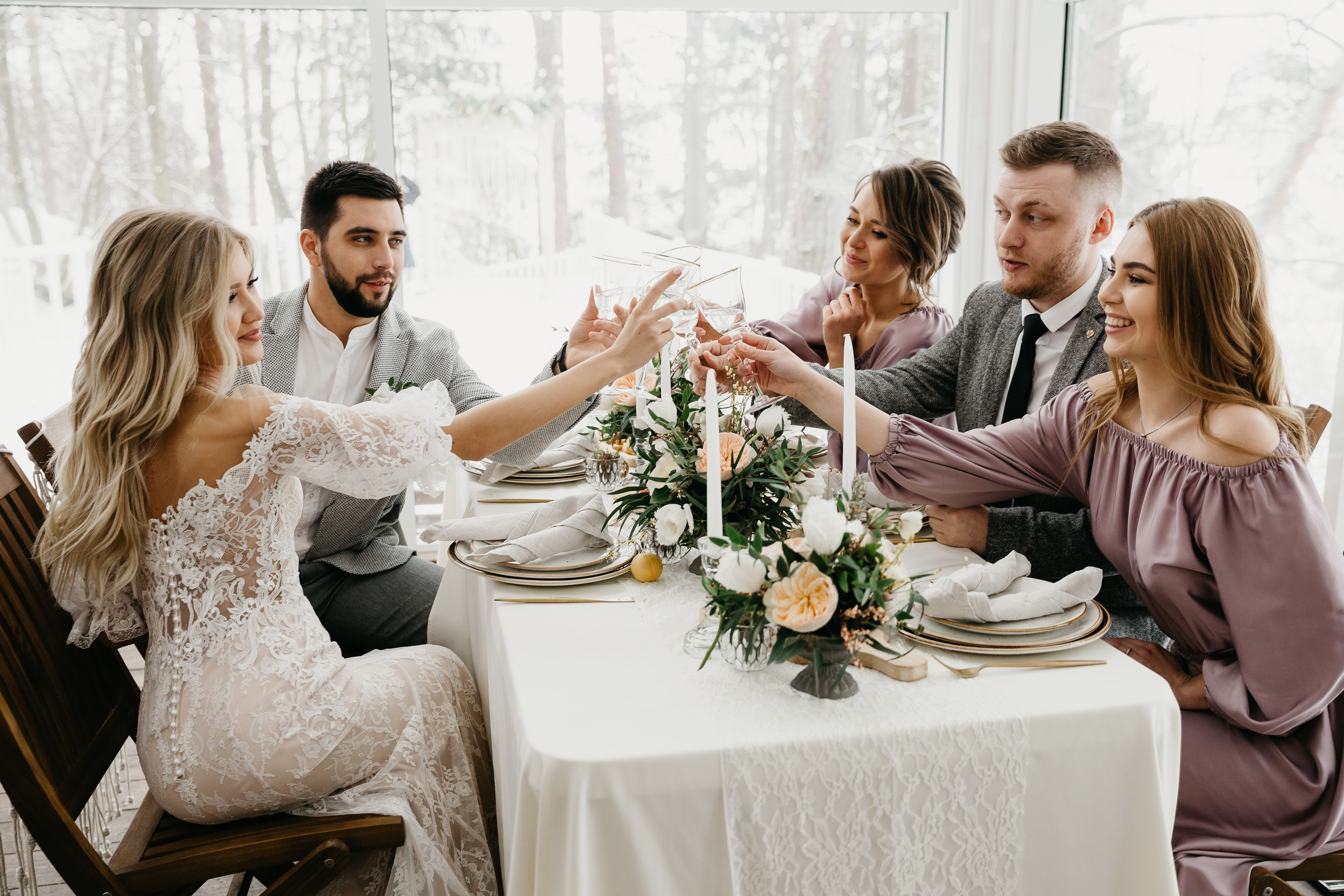 Свадебная прогулка в загородном отеле Pine River. Свадебный фотограф Калуга Москва Диана Румянцева
