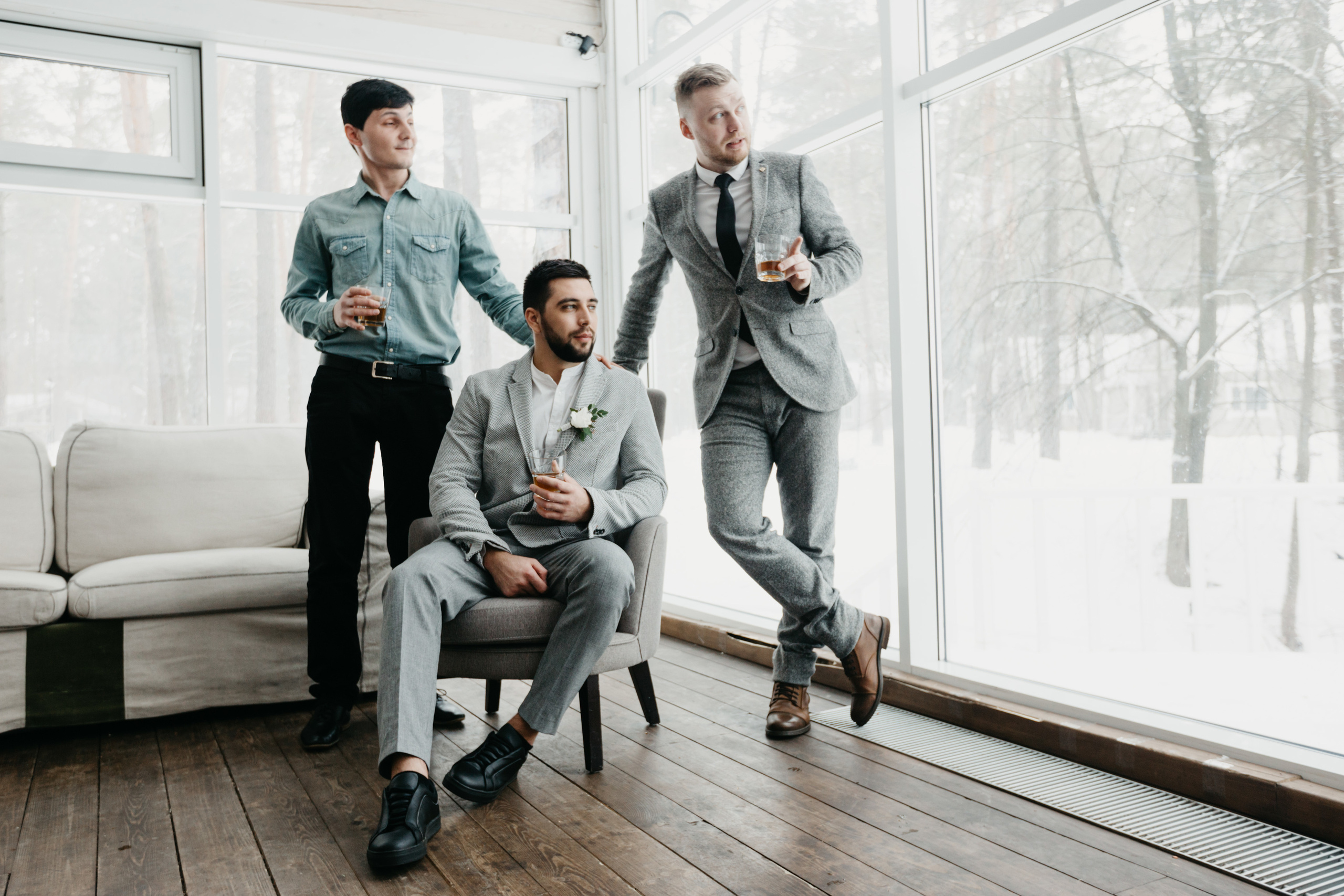 Свадебная прогулка в загородном отеле Pine River. Свадебный фотограф Калуга Москва Диана Румянцева