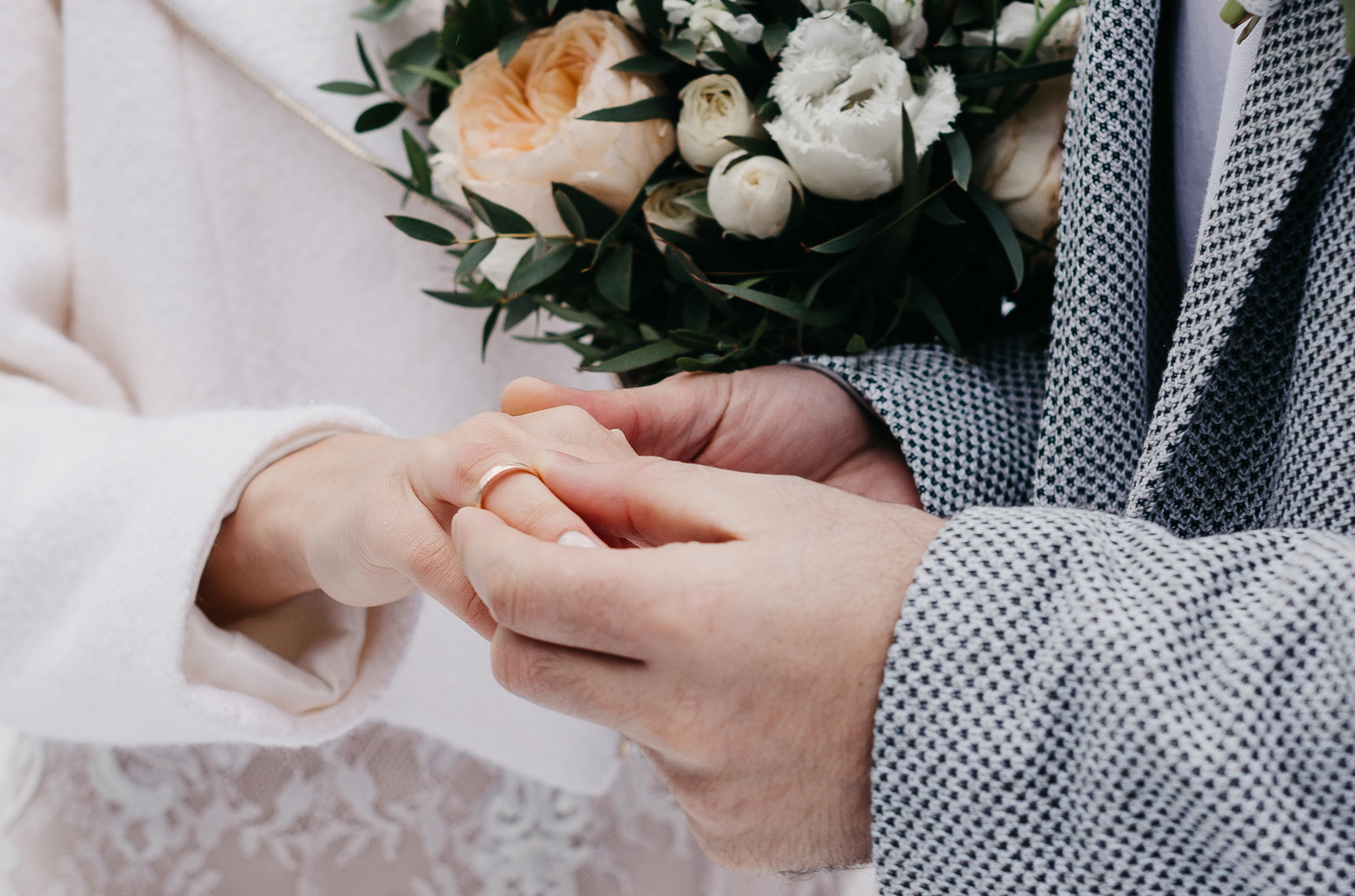 Свадебная прогулка в загородном отеле Pine River. Свадебный фотограф Калуга Москва Диана Румянцева