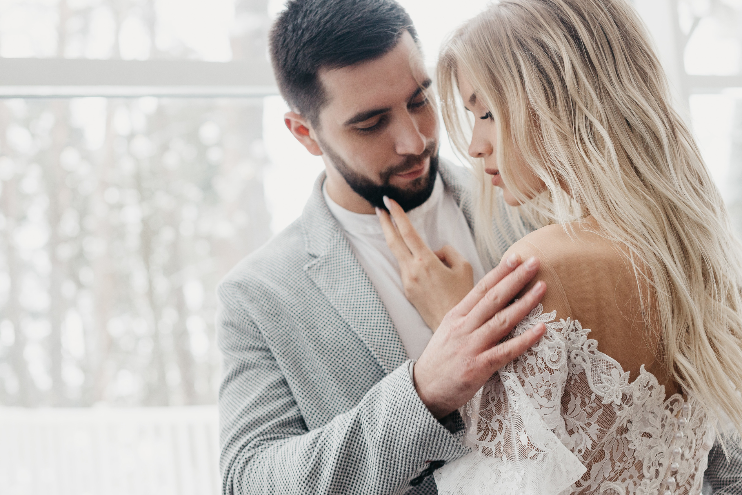 Свадебная прогулка в загородном отеле Pine River. Свадебный фотограф Калуга Москва Диана Румянцева