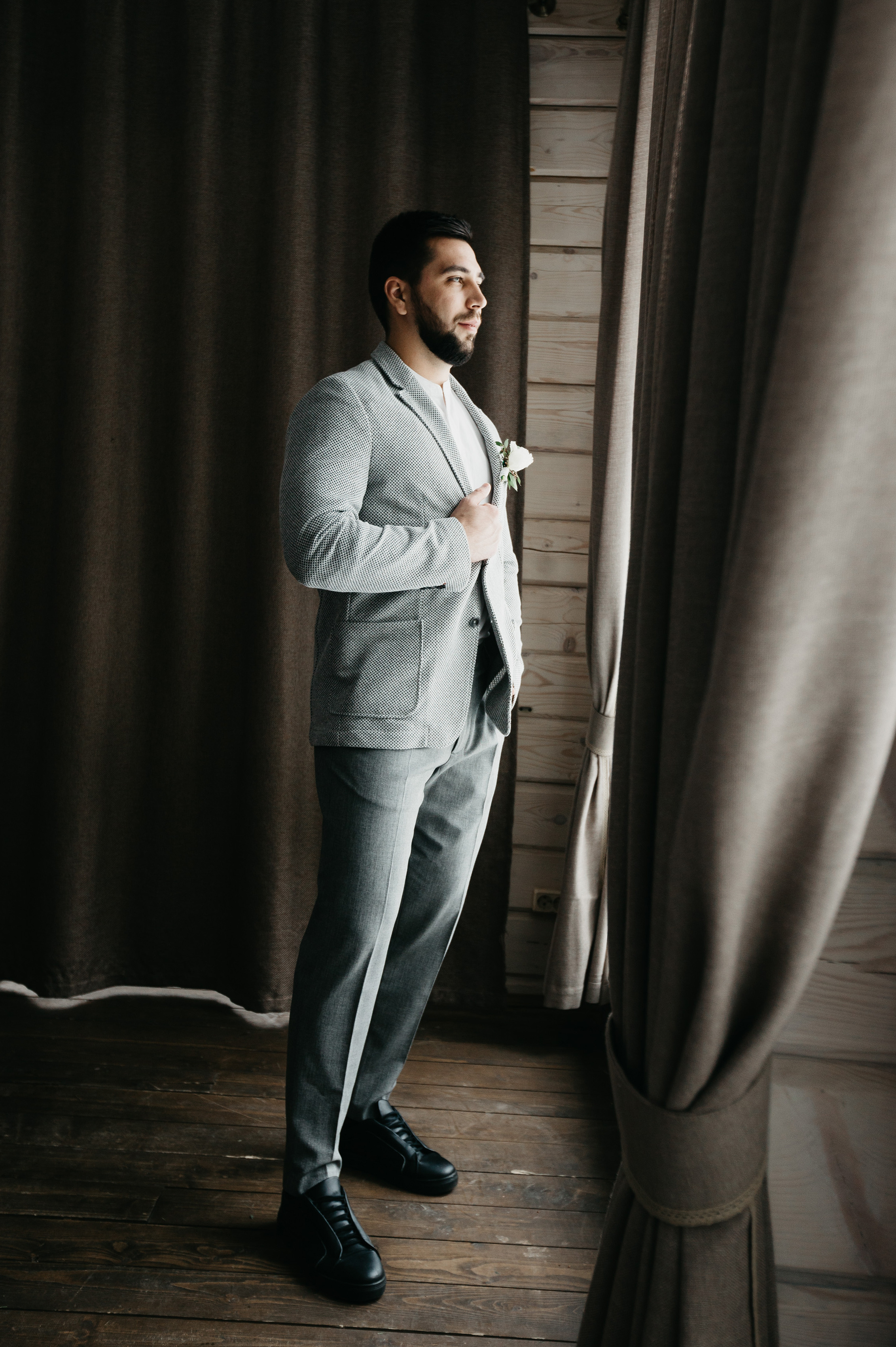 Свадебная прогулка в загородном отеле Pine River. Свадебный фотограф Калуга Москва Диана Румянцева