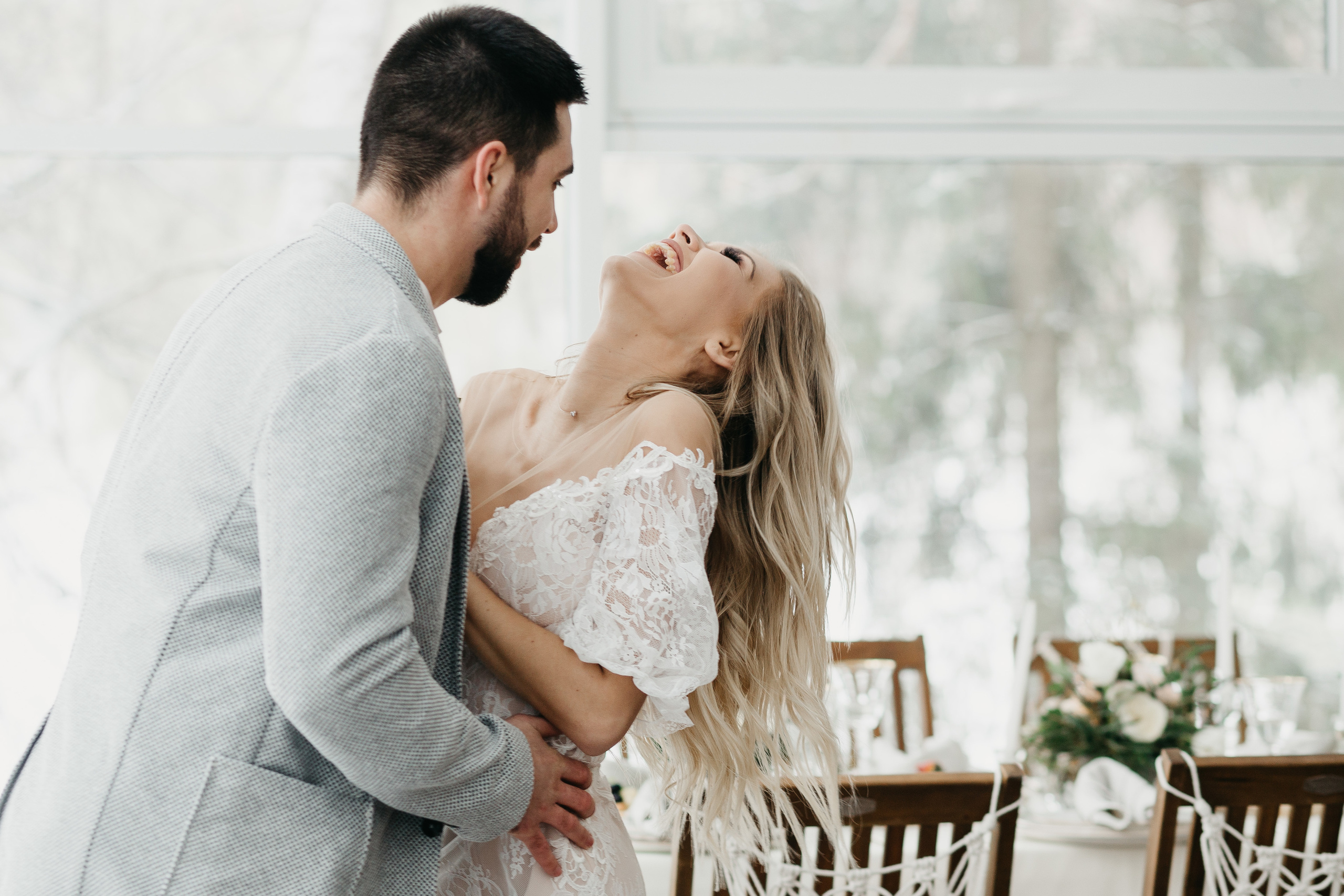 Свадебная прогулка в загородном отеле Pine River. Свадебный фотограф Калуга Москва Диана Румянцева