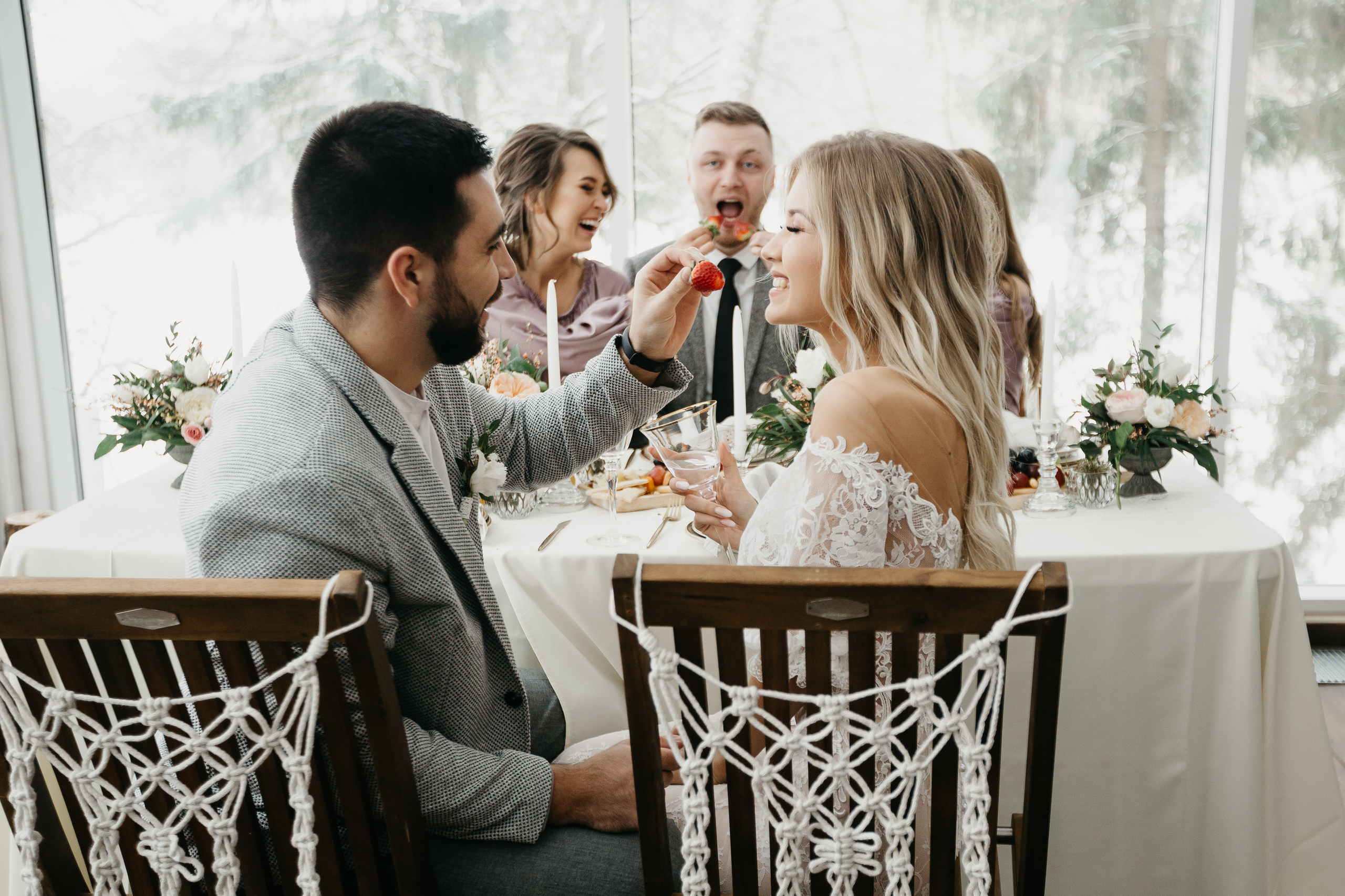Свадебная прогулка в загородном отеле Pine River. Свадебный фотограф Калуга Москва Диана Румянцева