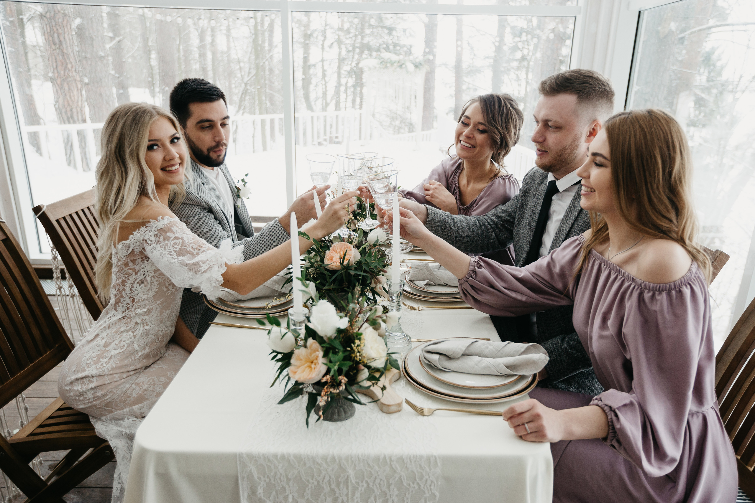 Свадебная прогулка в загородном отеле Pine River. Свадебный фотограф Калуга Москва Диана Румянцева