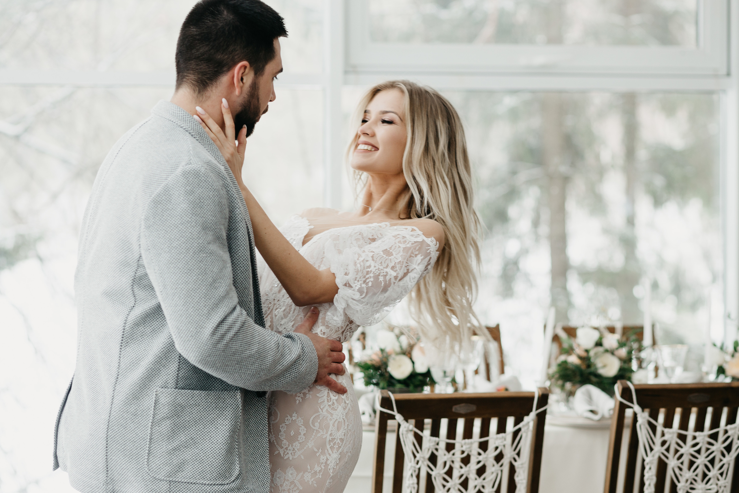 Свадебная прогулка в загородном отеле Pine River. Свадебный фотограф Калуга Москва Диана Румянцева