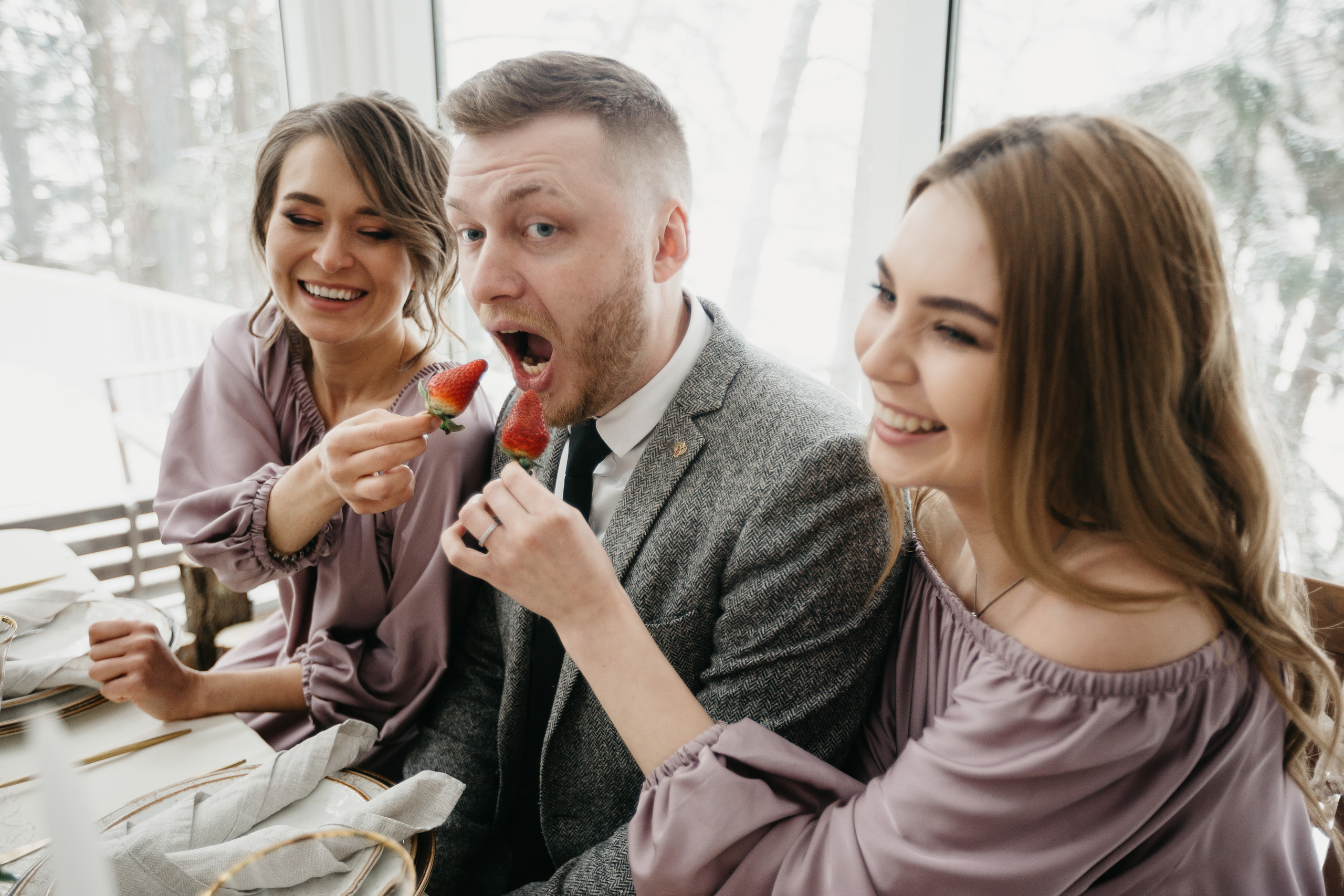 Свадебная прогулка в загородном отеле Pine River. Свадебный фотограф Калуга Москва Диана Румянцева