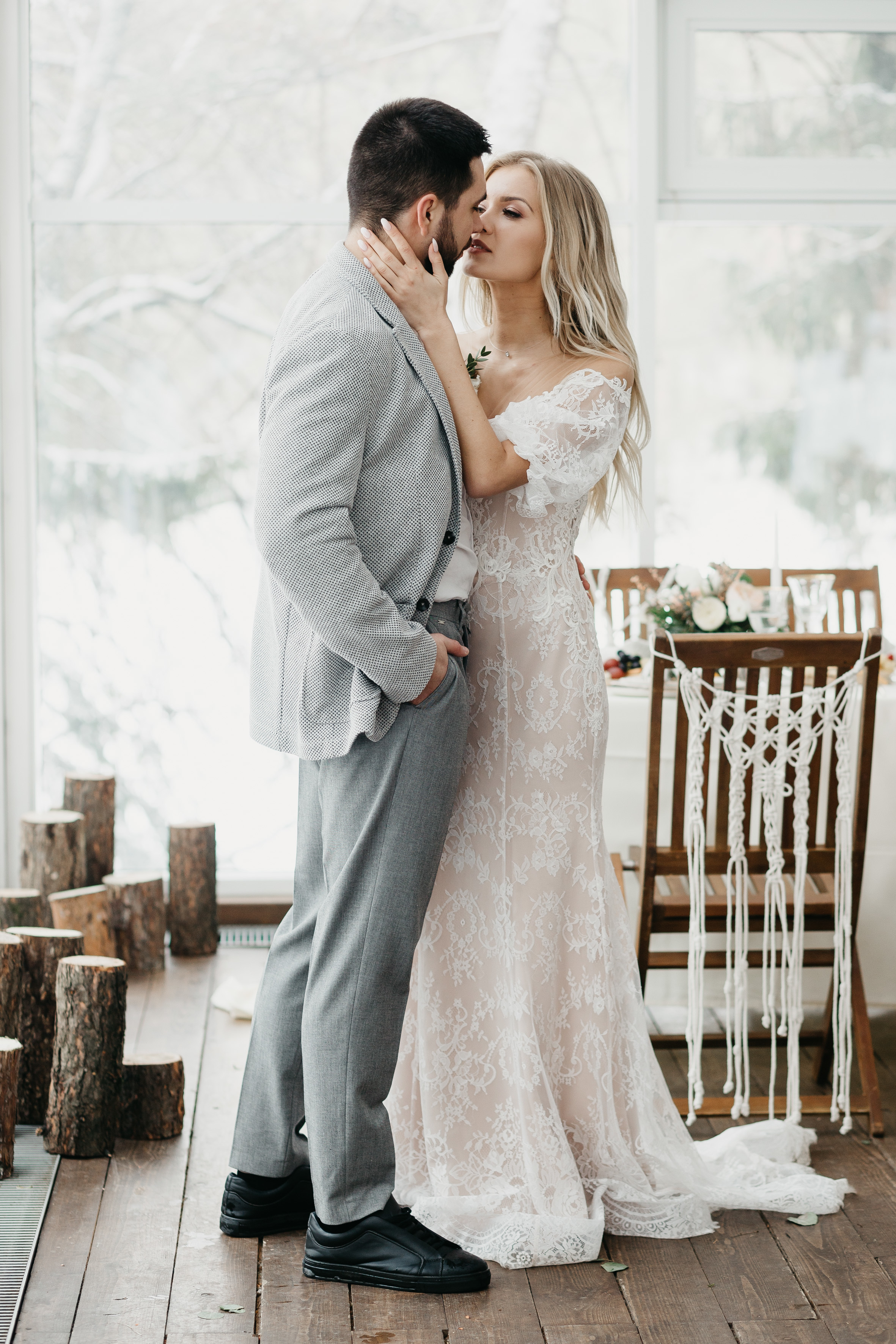 Свадебная прогулка в загородном отеле Pine River. Свадебный фотограф Калуга Москва Диана Румянцева