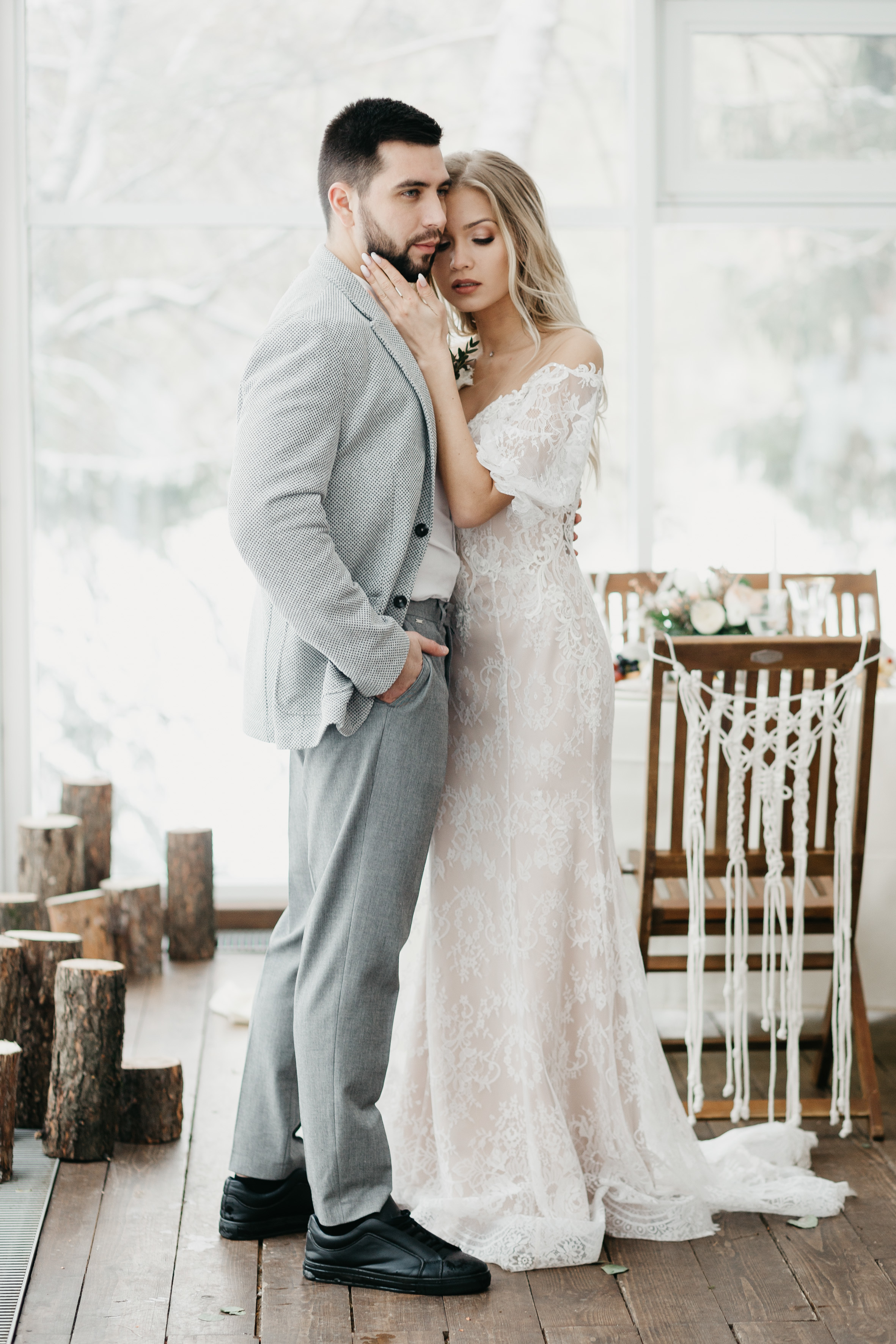 Свадебная прогулка в загородном отеле Pine River. Свадебный фотограф Калуга Москва Диана Румянцева