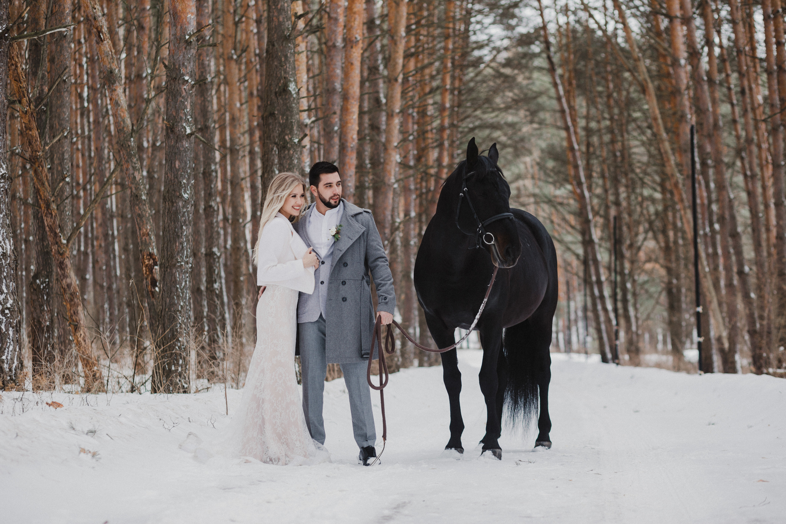 Свадебная прогулка в загородном отеле Pine River. Свадебный фотограф Калуга Москва Диана Румянцева