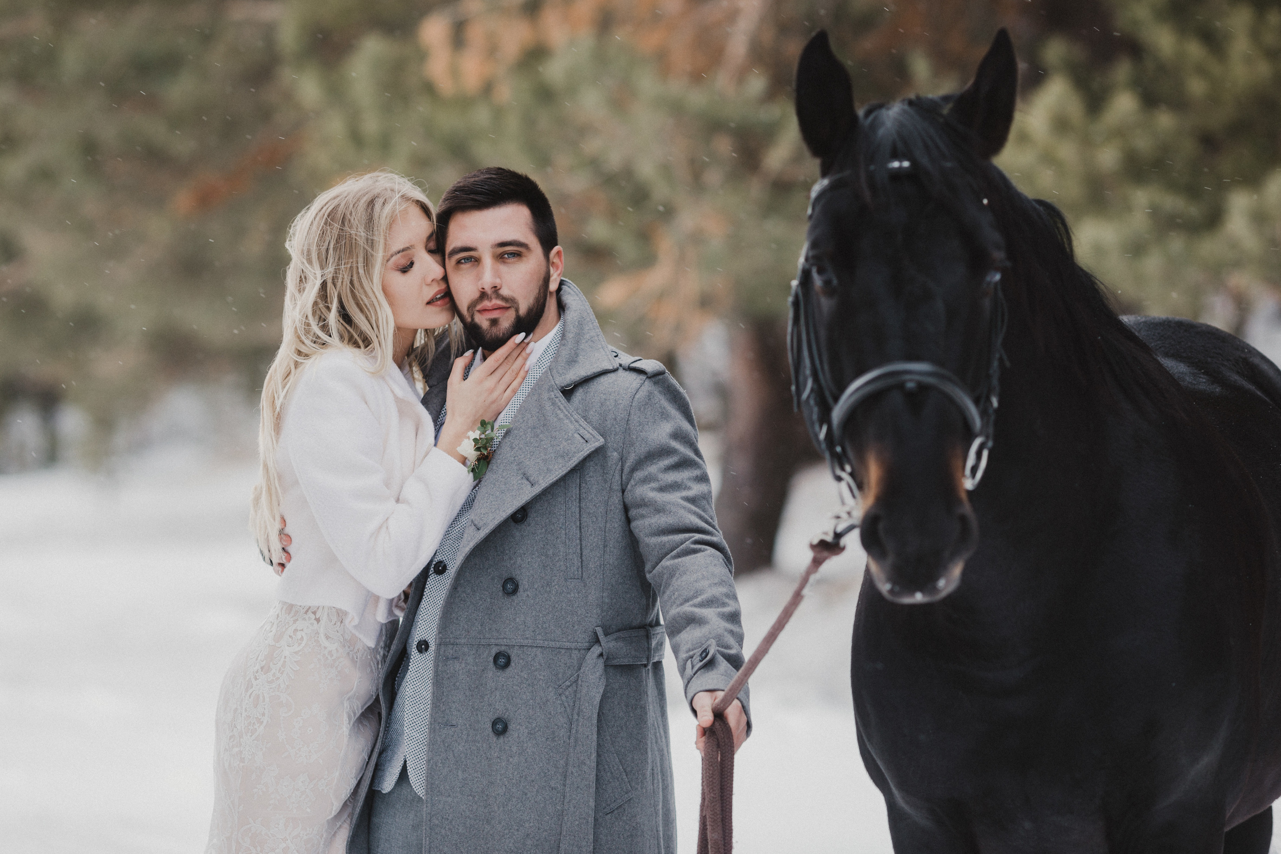 Свадебная прогулка в загородном отеле Pine River. Свадебный фотограф Калуга Москва Диана Румянцева