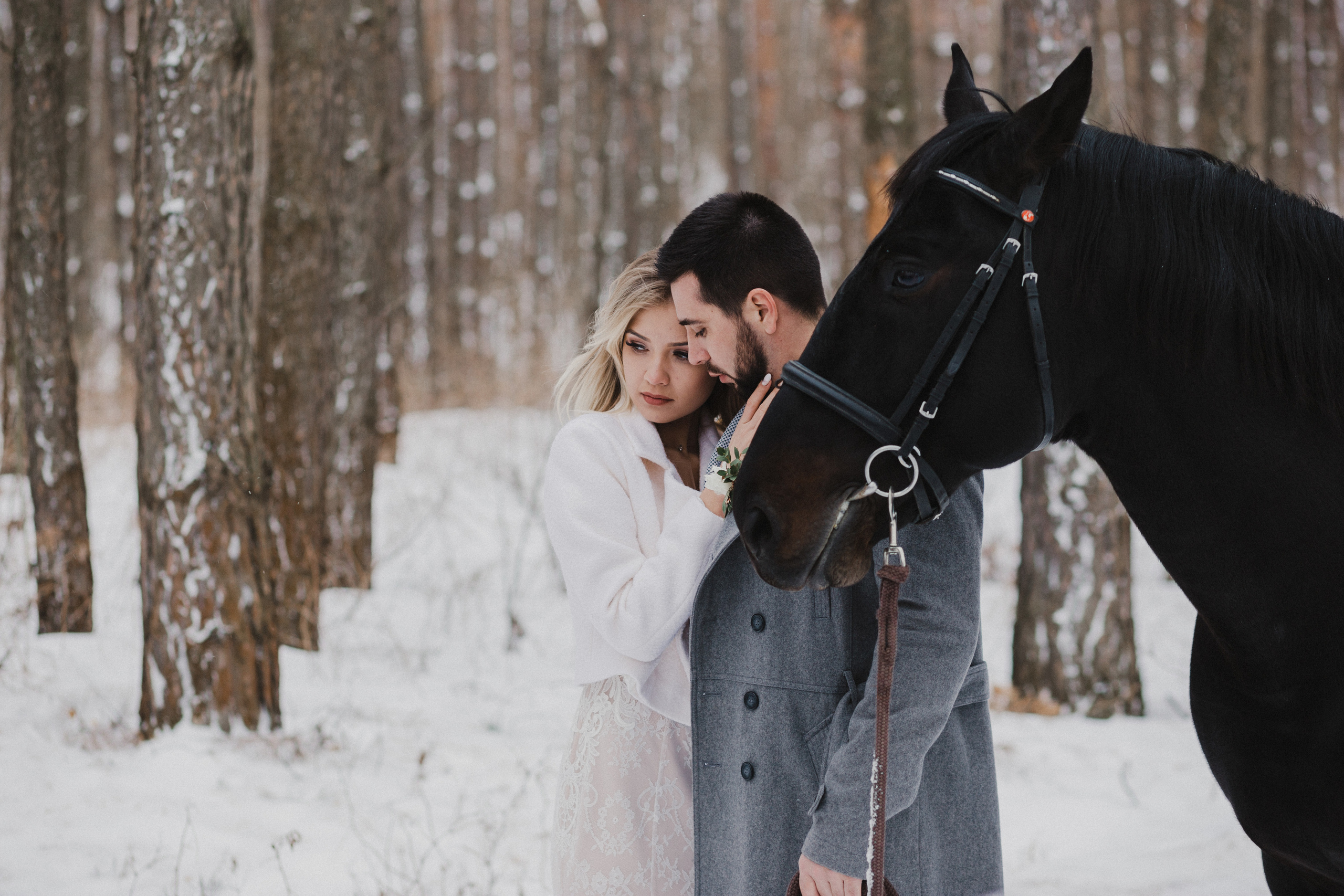 Свадебная прогулка в загородном отеле Pine River. Свадебный фотограф Калуга Москва Диана Румянцева