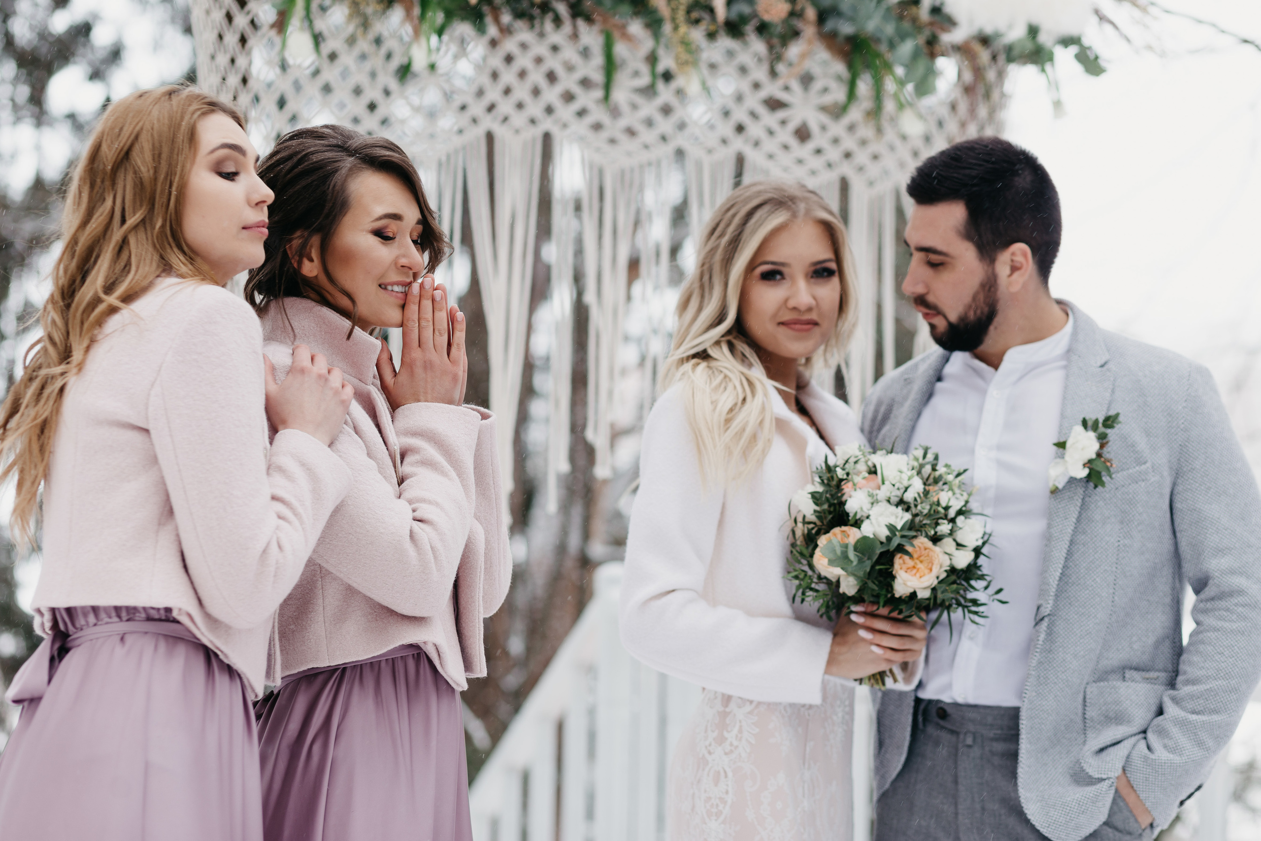 Свадебная прогулка в загородном отеле Pine River. Свадебный фотограф Калуга Москва Диана Румянцева