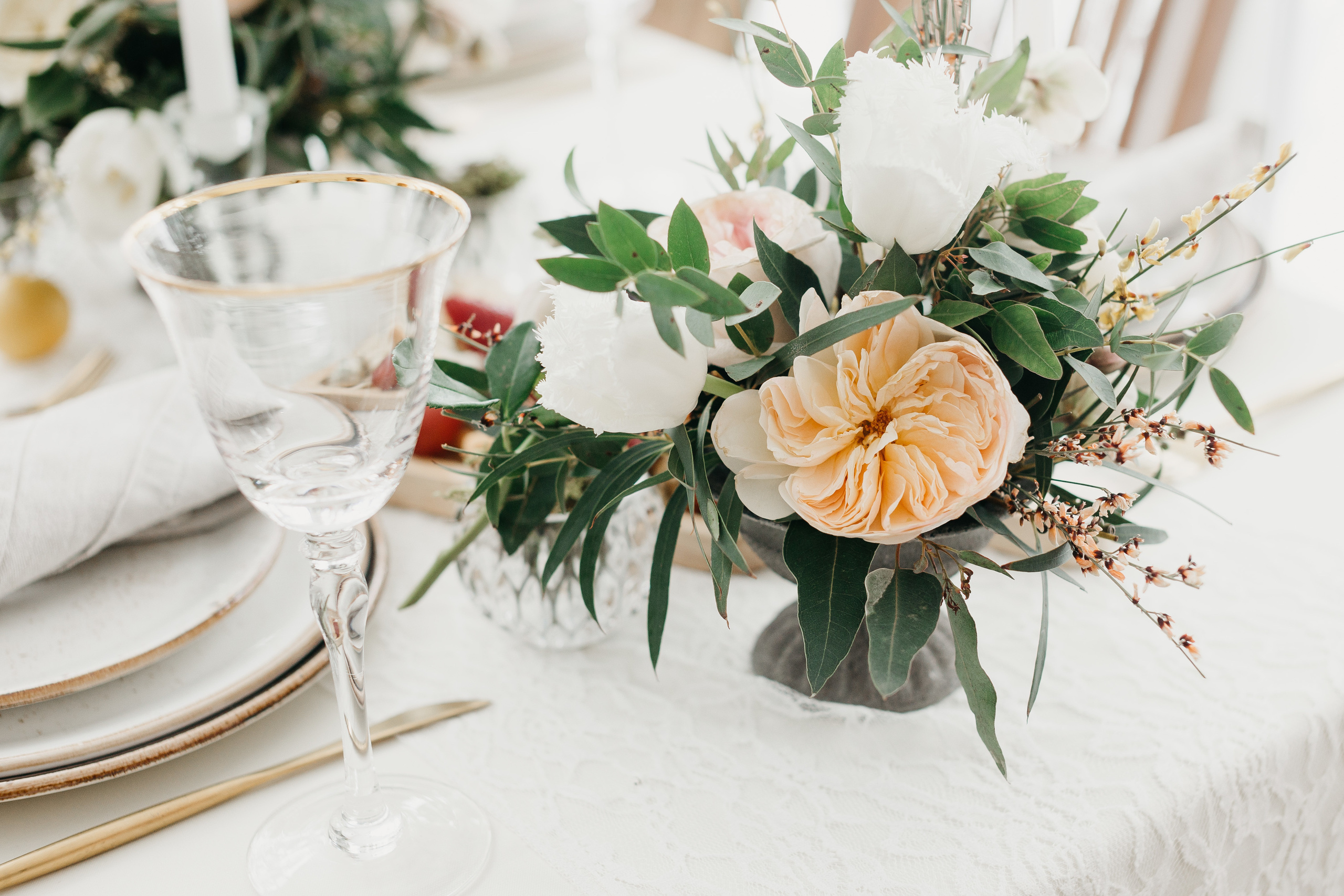 Свадебная прогулка в загородном отеле Pine River. Свадебный фотограф Калуга Москва Диана Румянцева